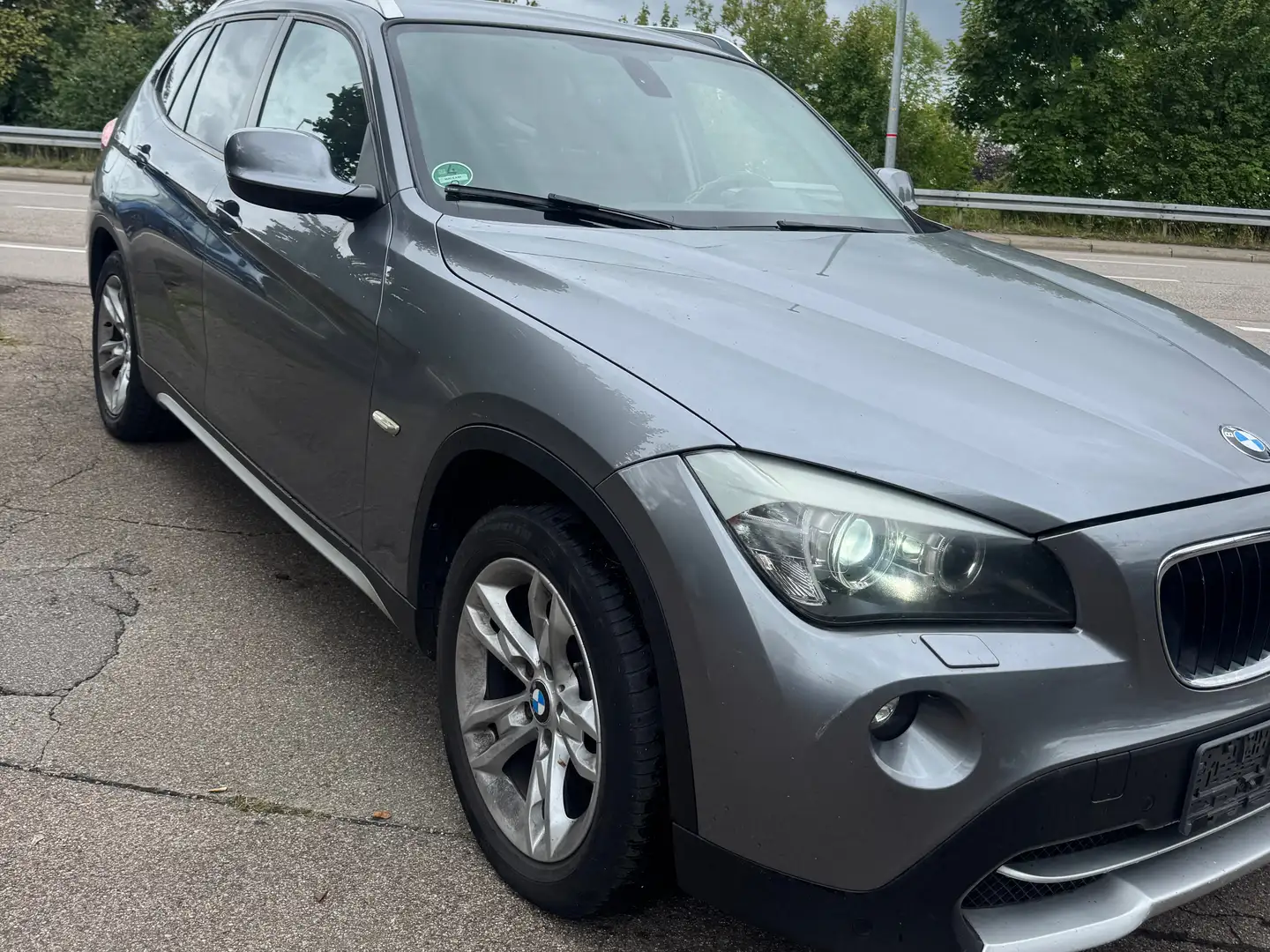 BMW X1 20 d sDrive Grau - 1