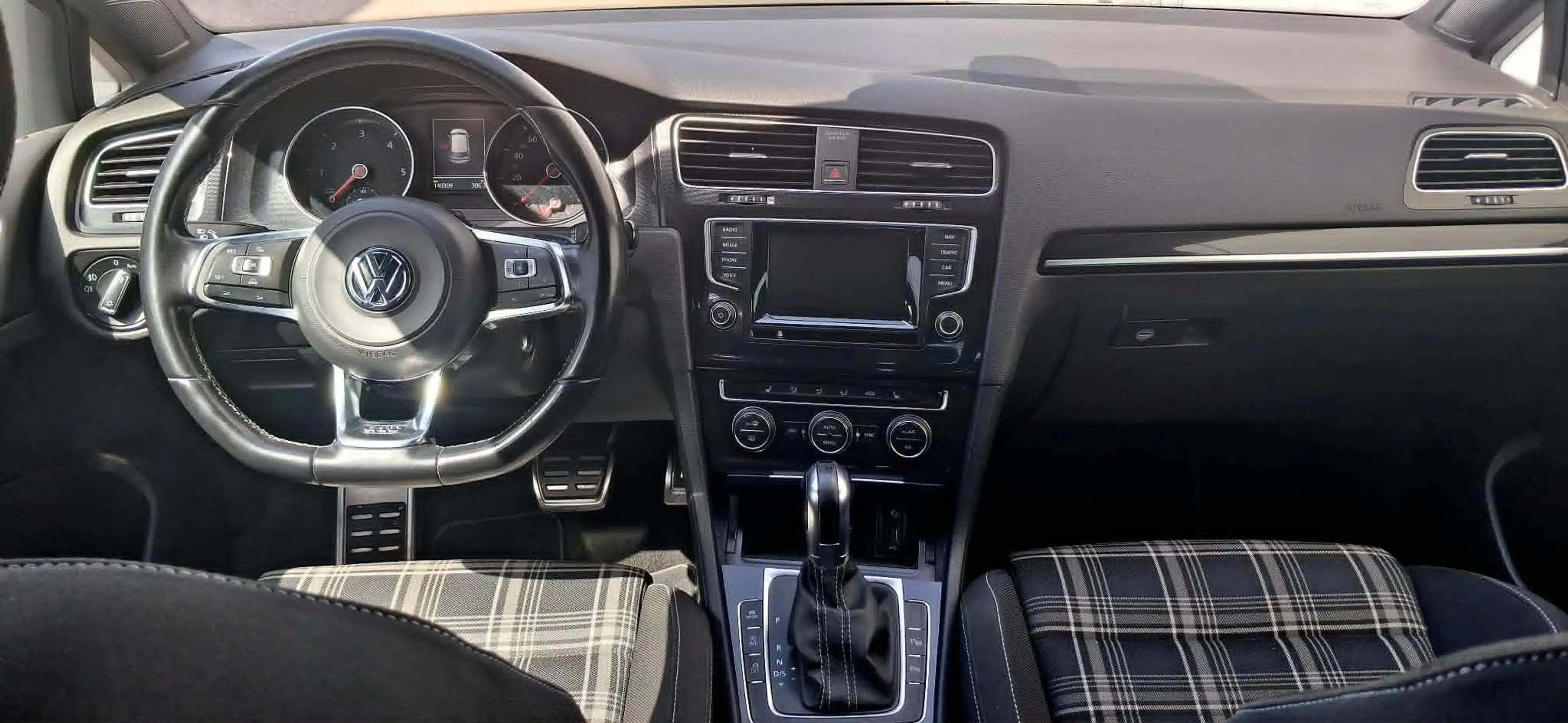 Volkswagen Golf GTD GTD 2,0 TDI DSG Pickerl 4/2027+4 — photo 6