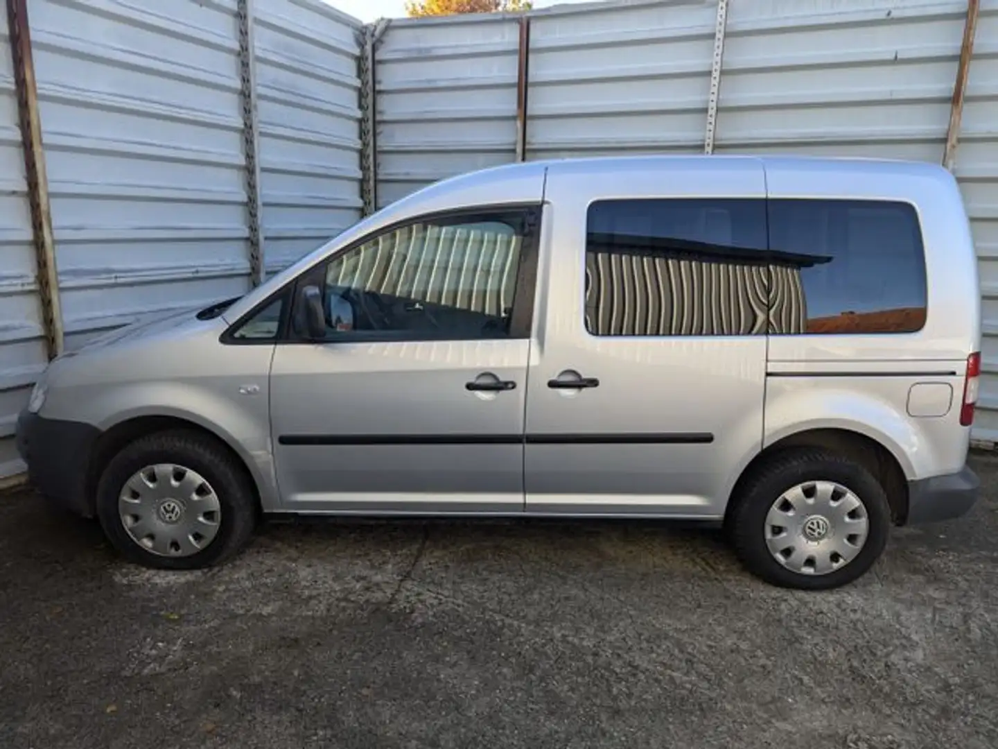 Volkswagen Caddy 1.6 Life*1 Hand*Klima*Behindertengerecht* Silber - 2