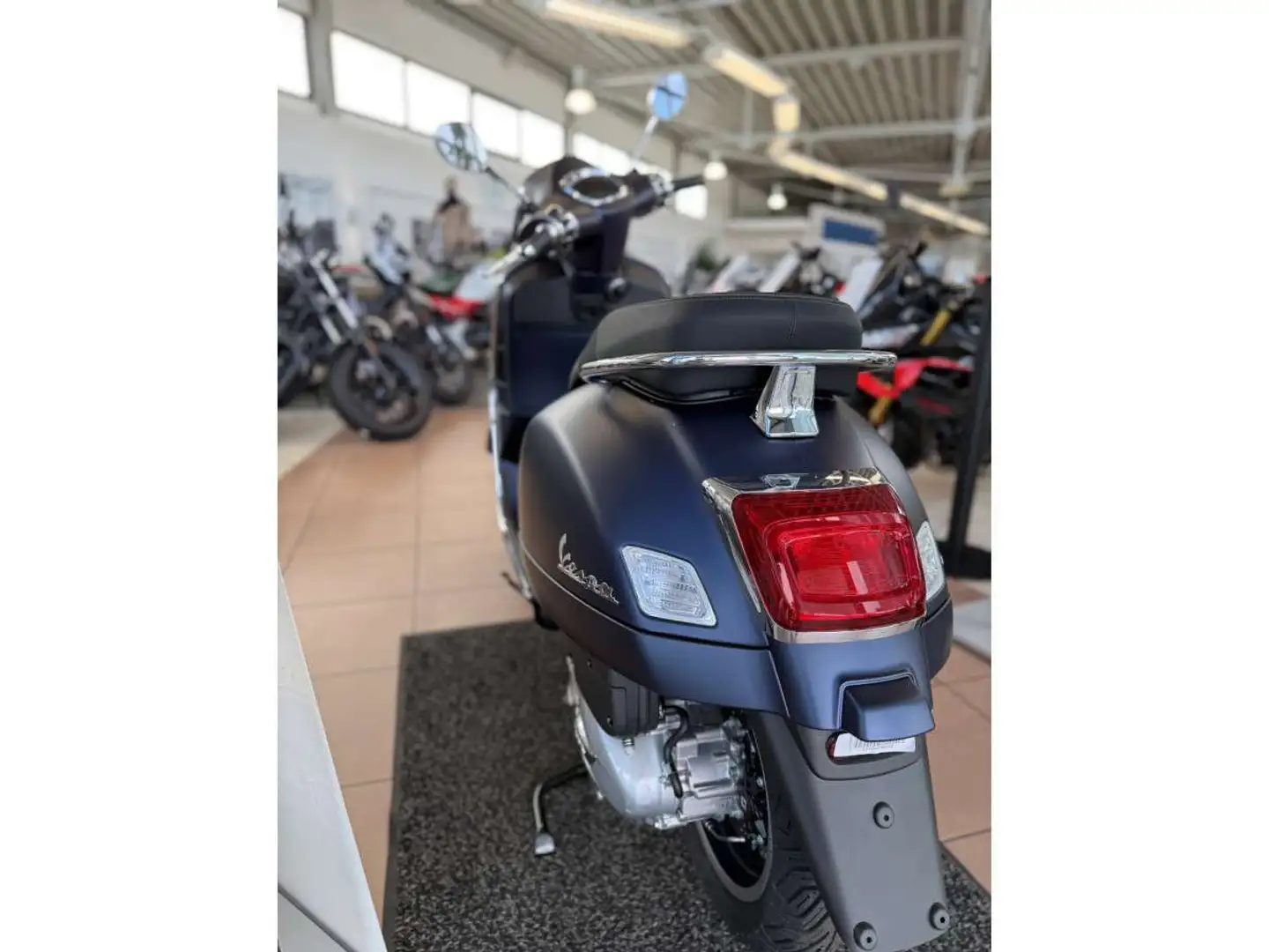 Vespa GTS Super Tech 125 Wit - 2