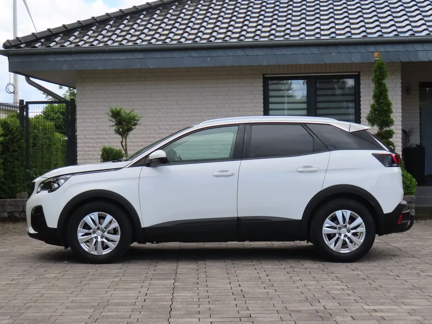Peugeot 3008 Active Business *1. Hand/AHK/Aut./Panorama* Wit - 2