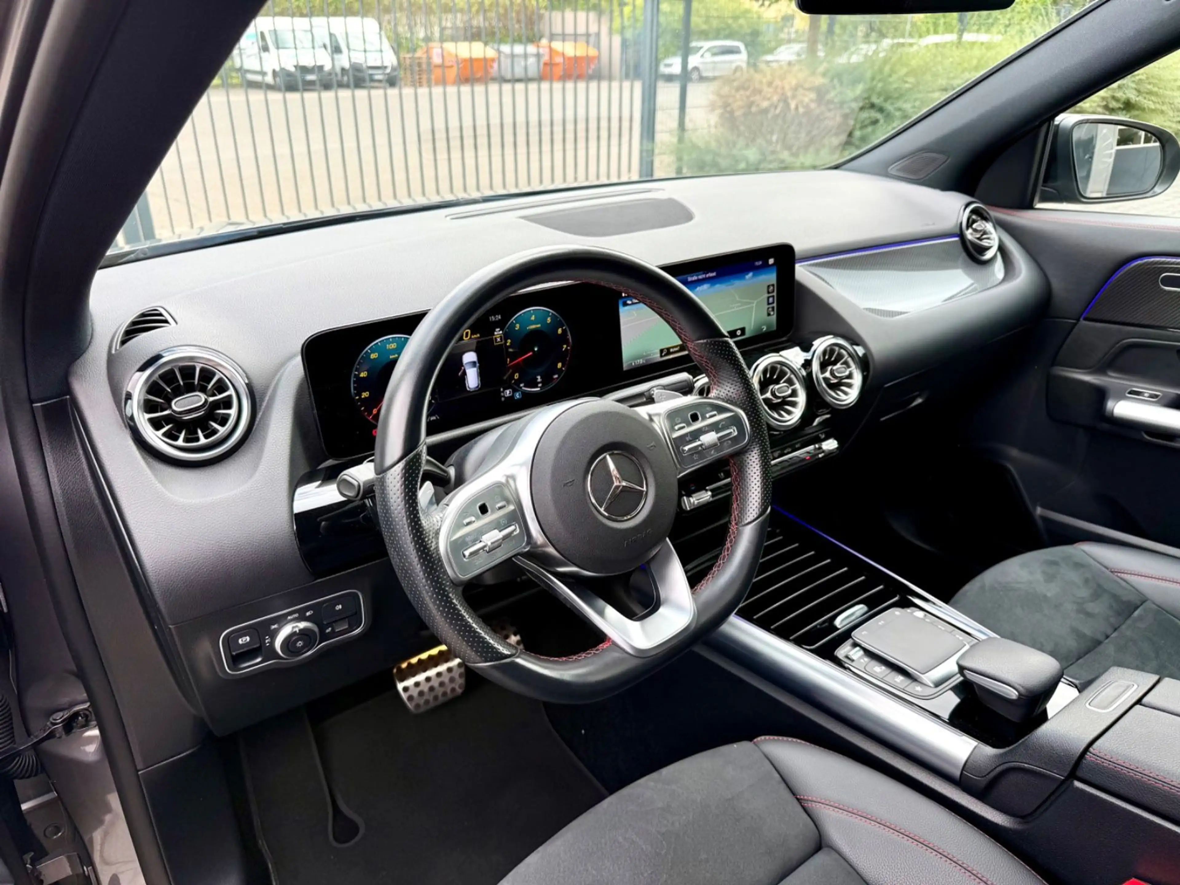 Mercedes-Benz GLA 200 AMG Line Night Paket/Panorama — photo 14