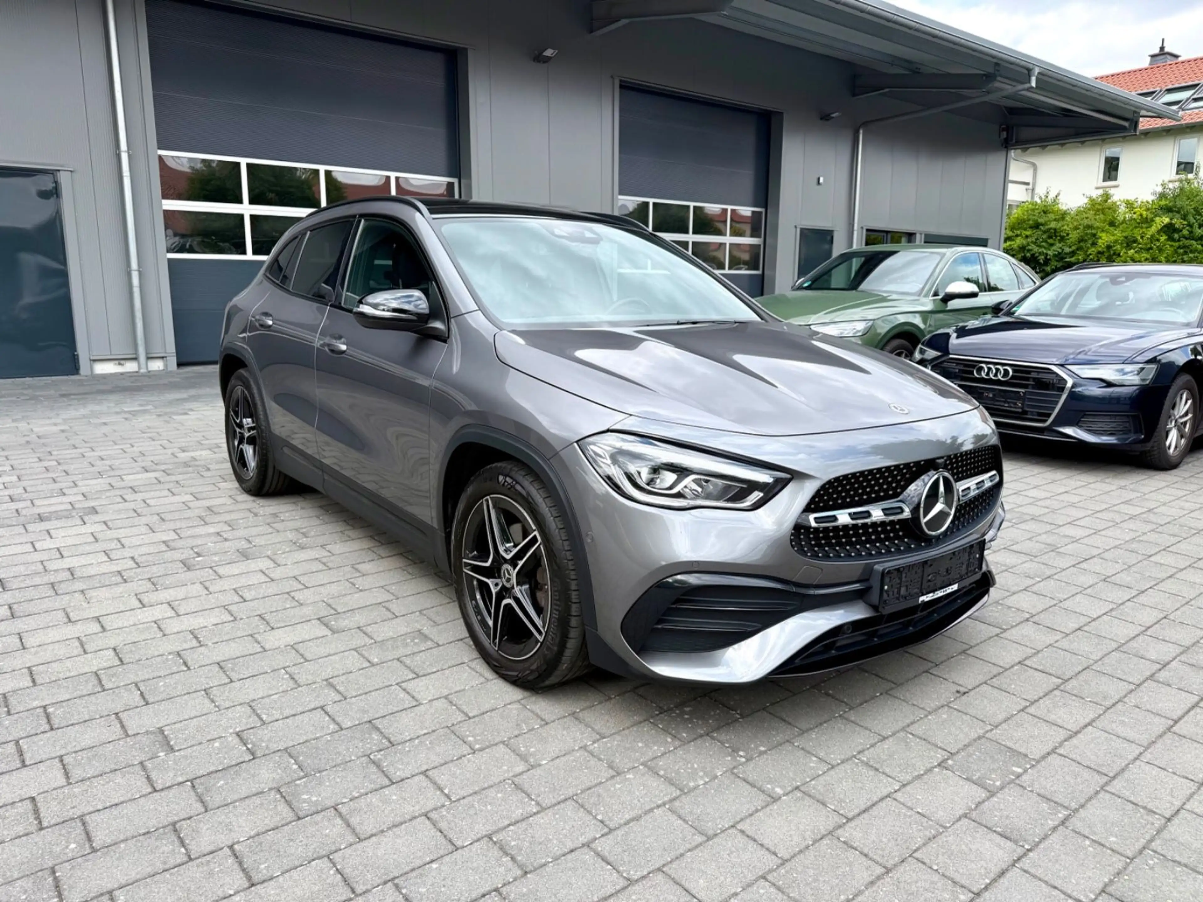 Mercedes-Benz GLA 200 AMG Line Night Paket/Panorama — photo 2