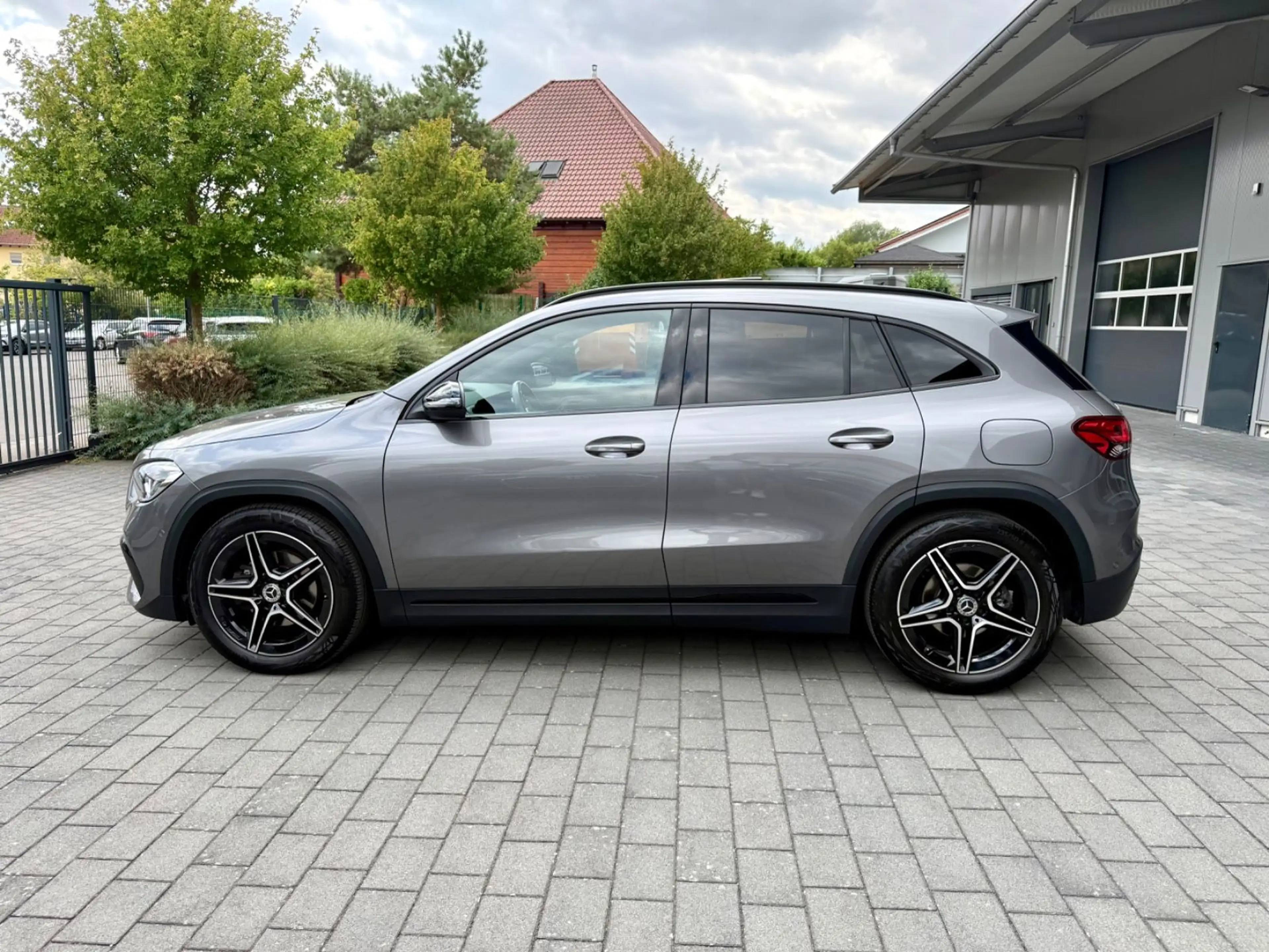 Mercedes-Benz GLA 200 AMG Line Night Paket/Panorama — photo 3