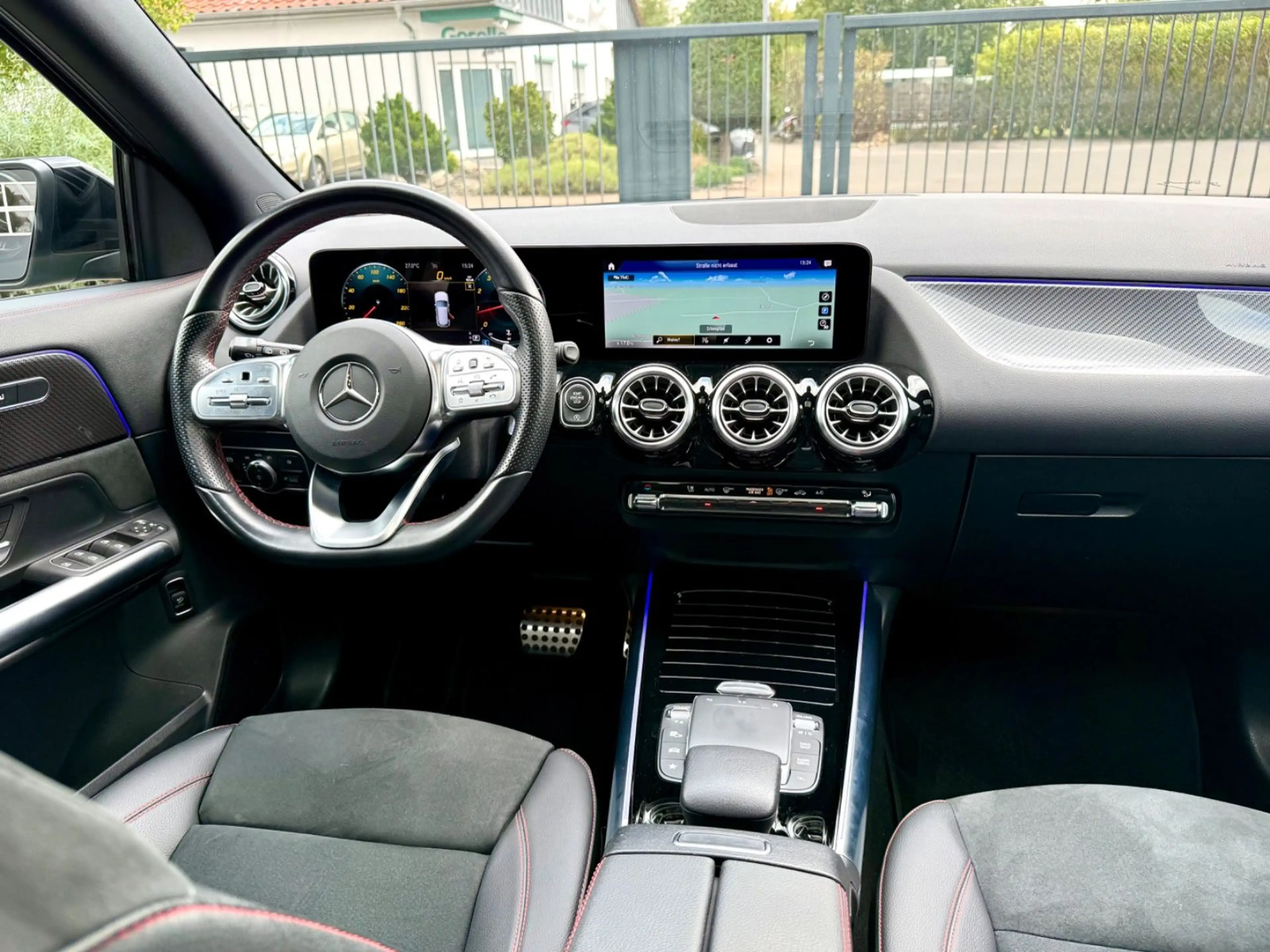 Mercedes-Benz GLA 200 AMG Line Night Paket/Panorama — photo 12