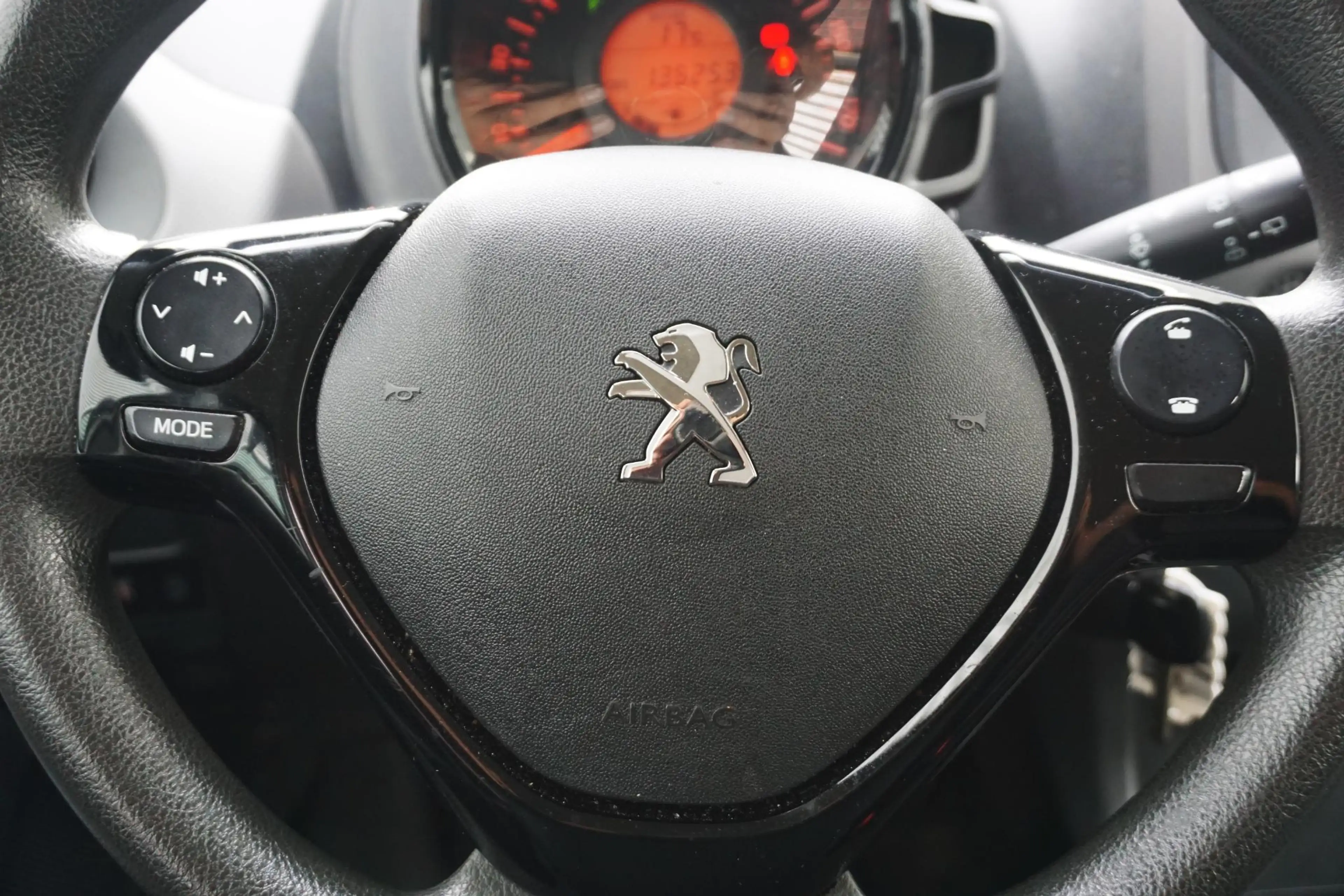 Peugeot 108 1.0 e-VTi Active Pack Premium/Airco/Mistlampen/ — photo 10