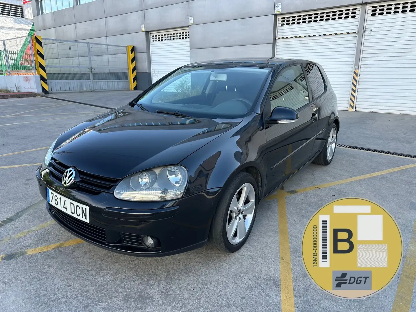 Volkswagen Golf 1.6 FSI Sportline Noir - 1