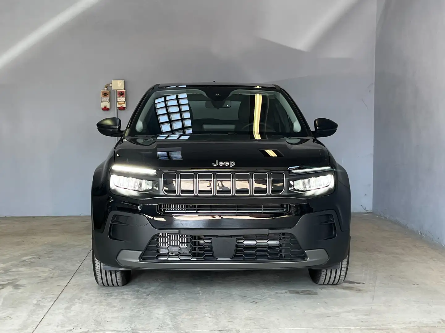 Jeep Avenger 1.2cc E-HYBRID 100cv C/AUT. LONGITUDE KM0 Nero - 2