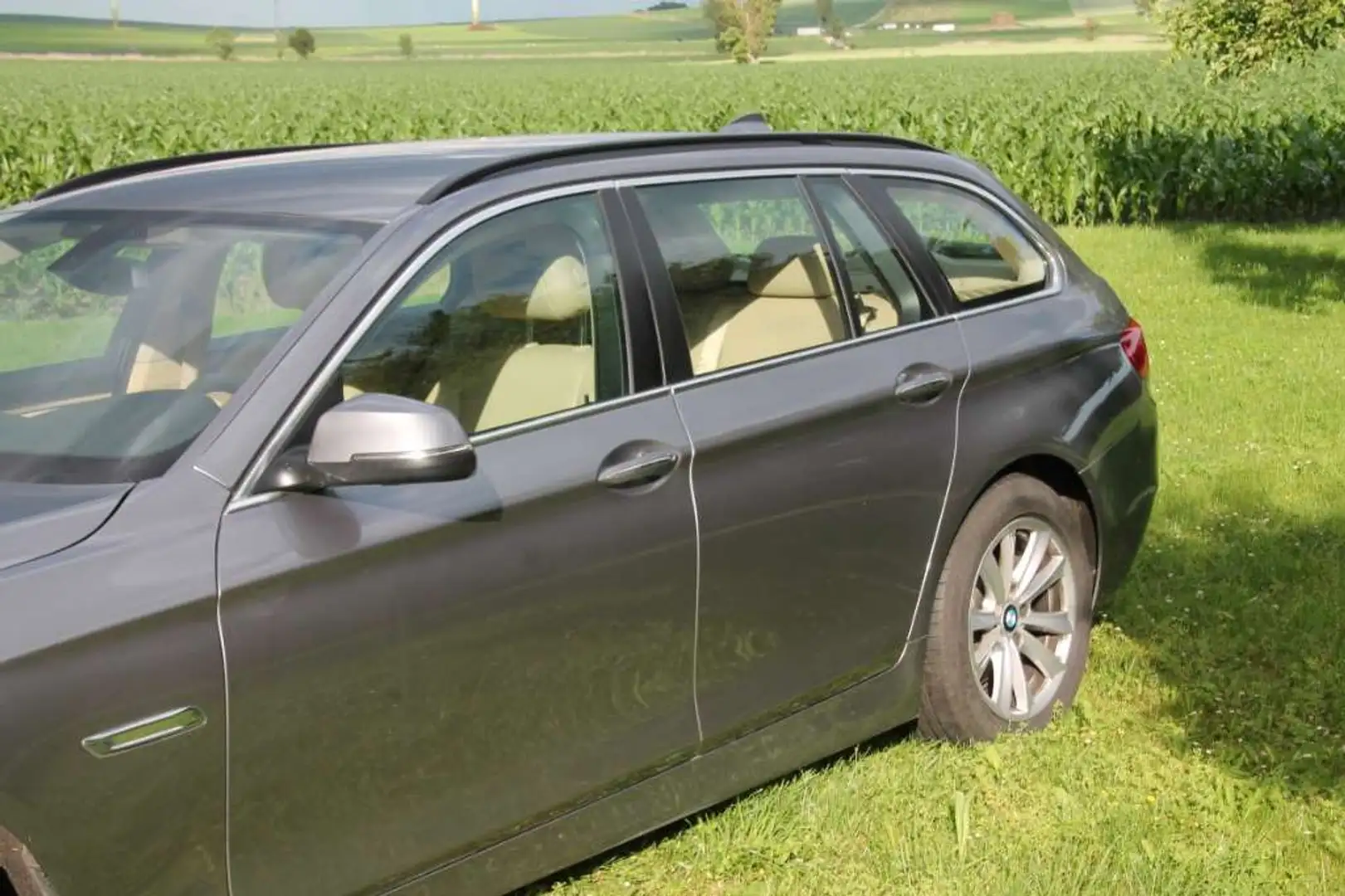 BMW 520 520d xDrive Touring Aut. Grau - 2