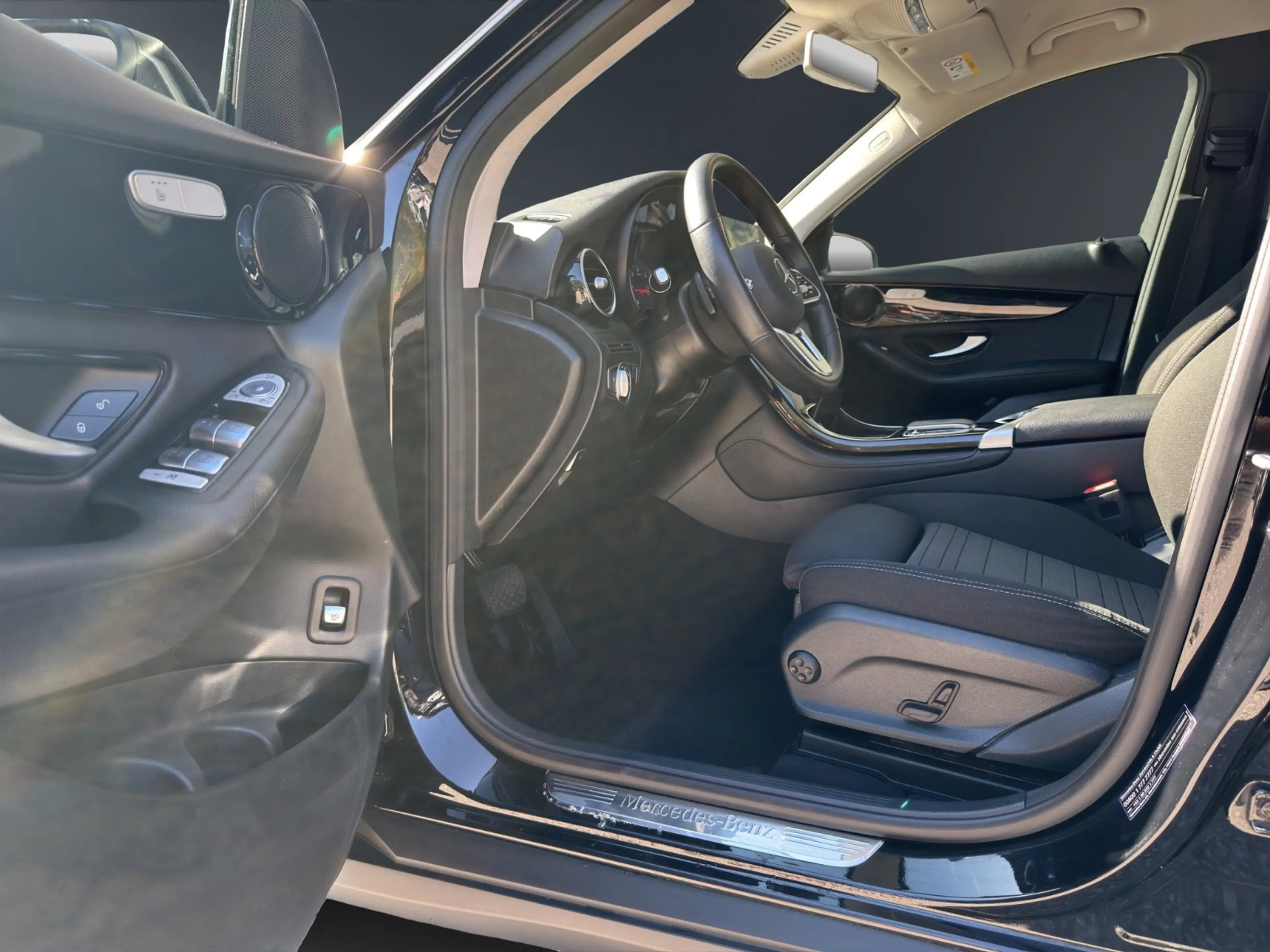 Mercedes-Benz GLC 200 d 4MATIC RKam Klima Shz eHeck — photo 8