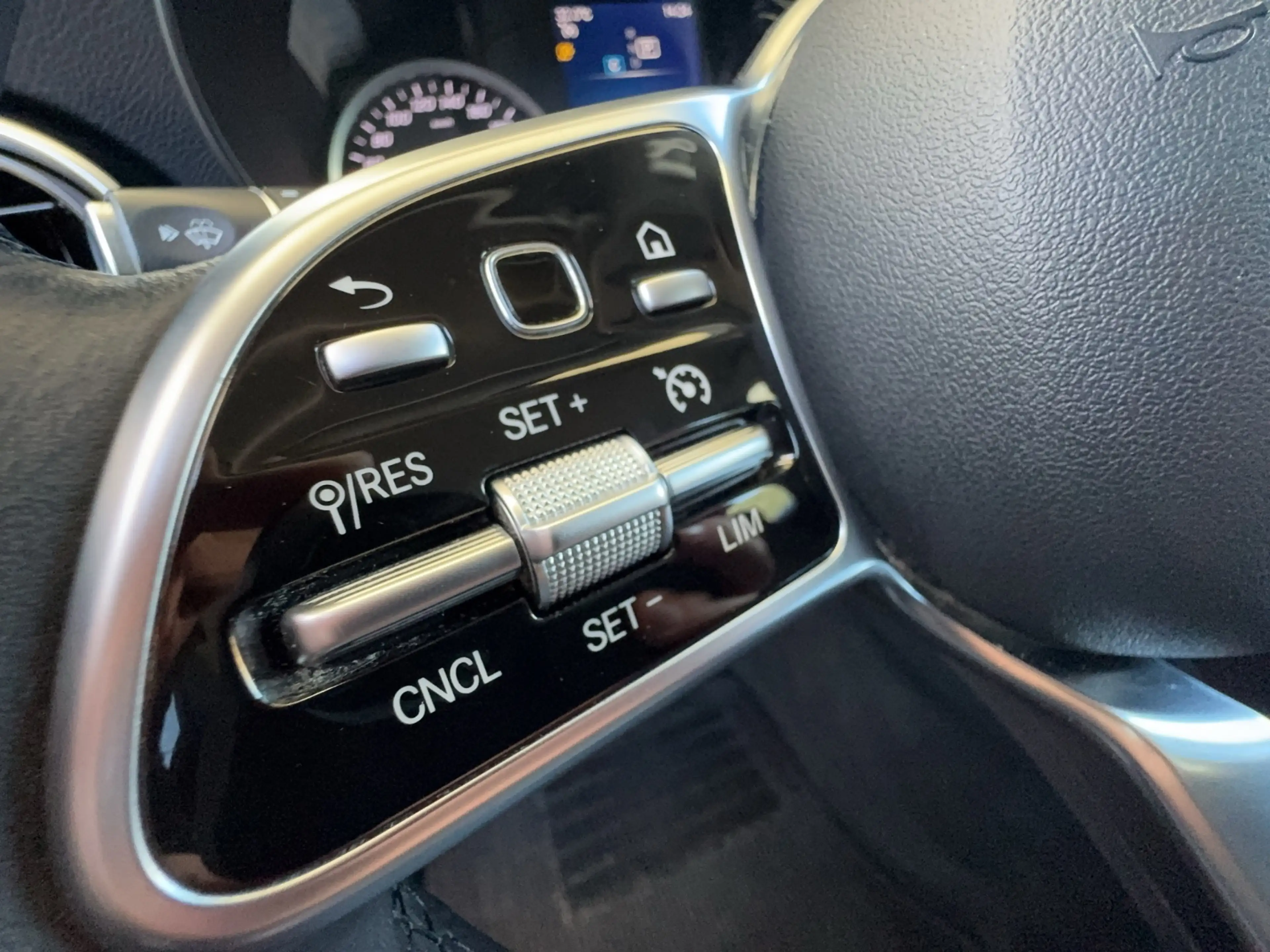 Mercedes-Benz GLC 200 d 4MATIC RKam Klima Shz eHeck — photo 12