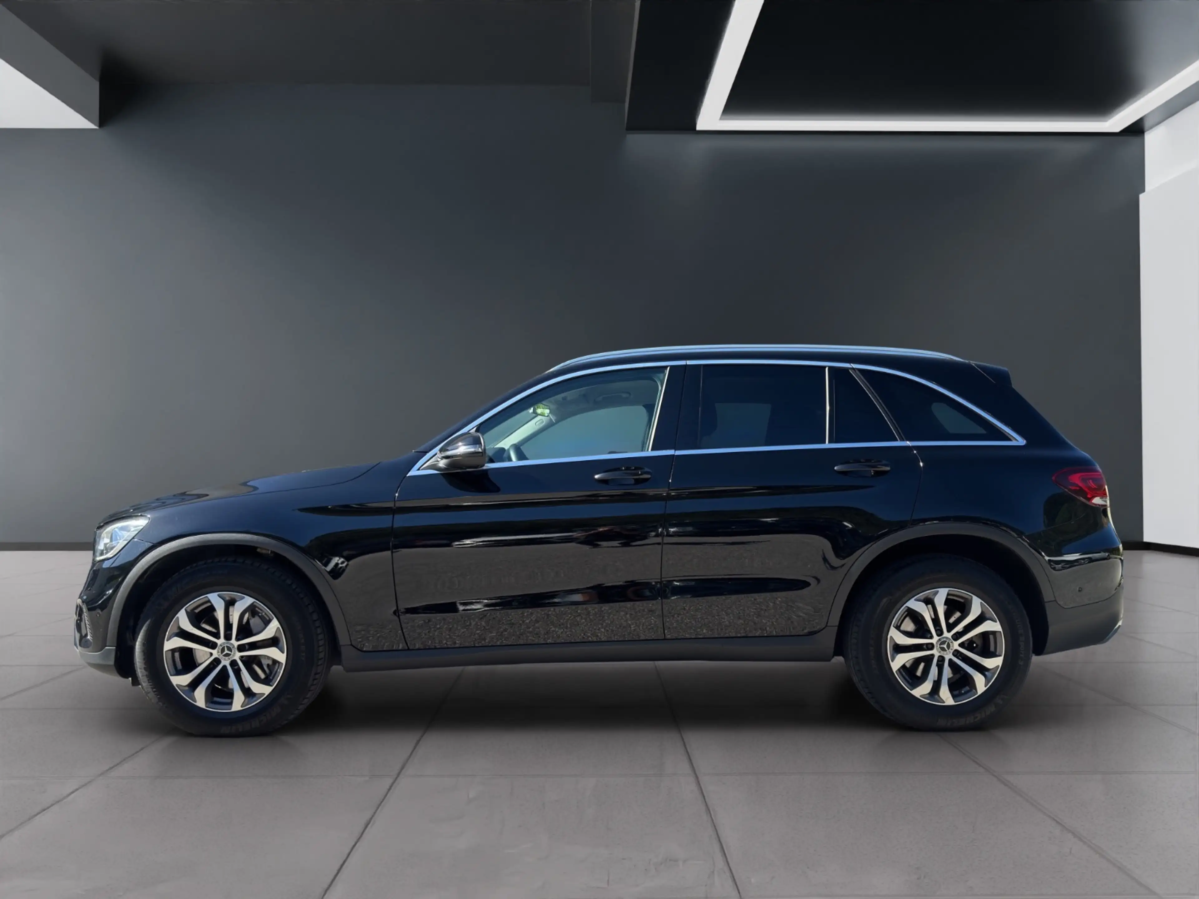 Mercedes-Benz GLC 200 d 4MATIC RKam Klima Shz eHeck — photo 4