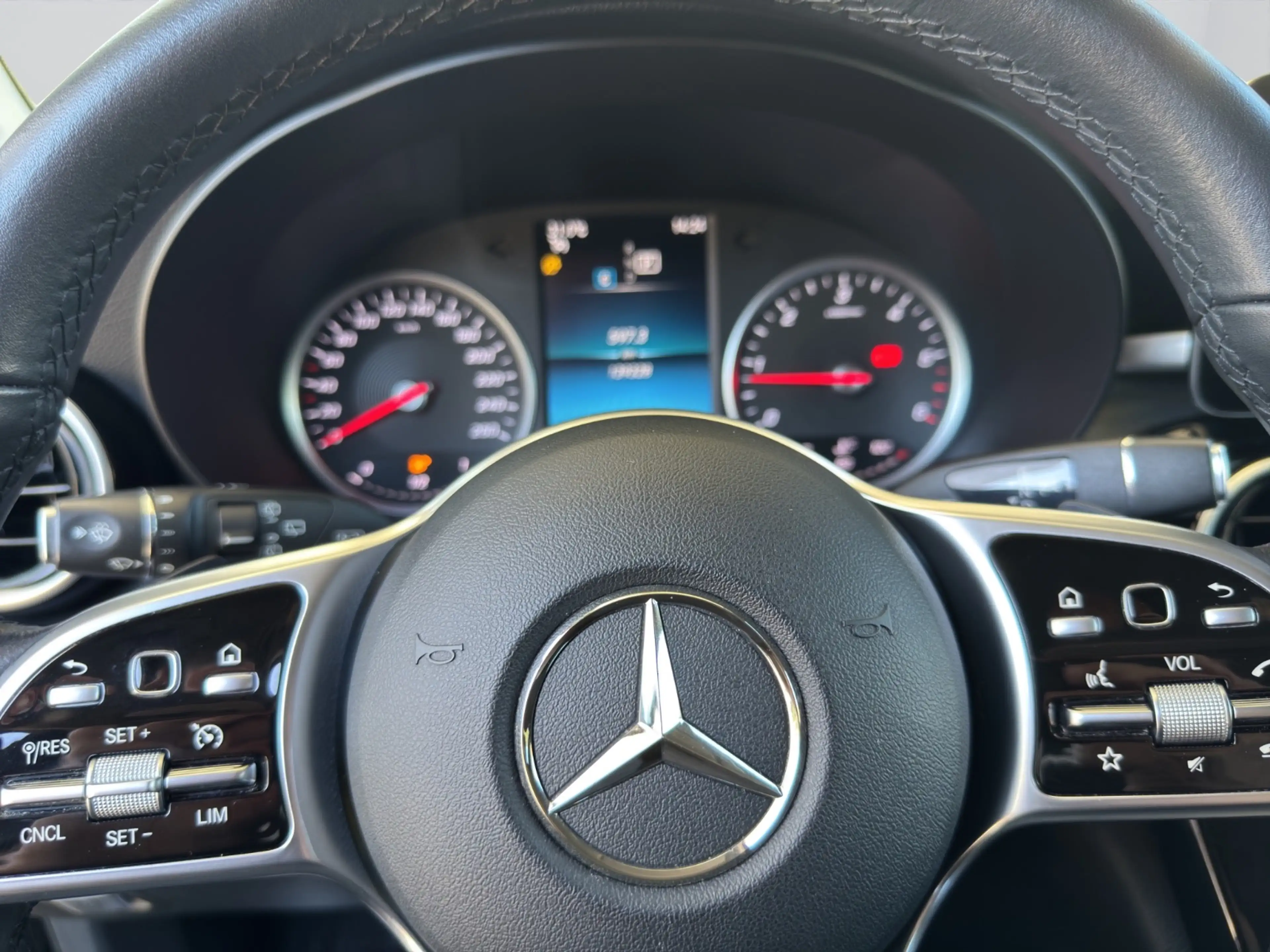Mercedes-Benz GLC 200 d 4MATIC RKam Klima Shz eHeck — photo 11