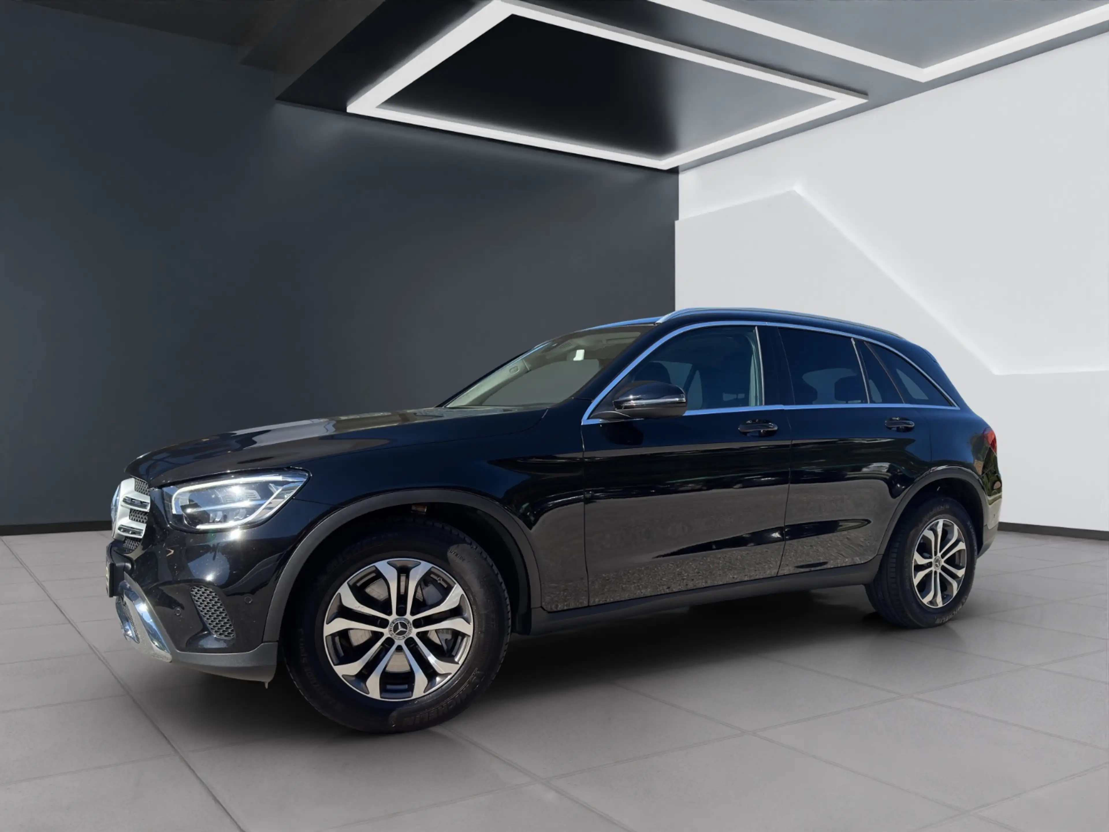 Mercedes-Benz GLC 200 d 4MATIC RKam Klima Shz eHeck — photo 2