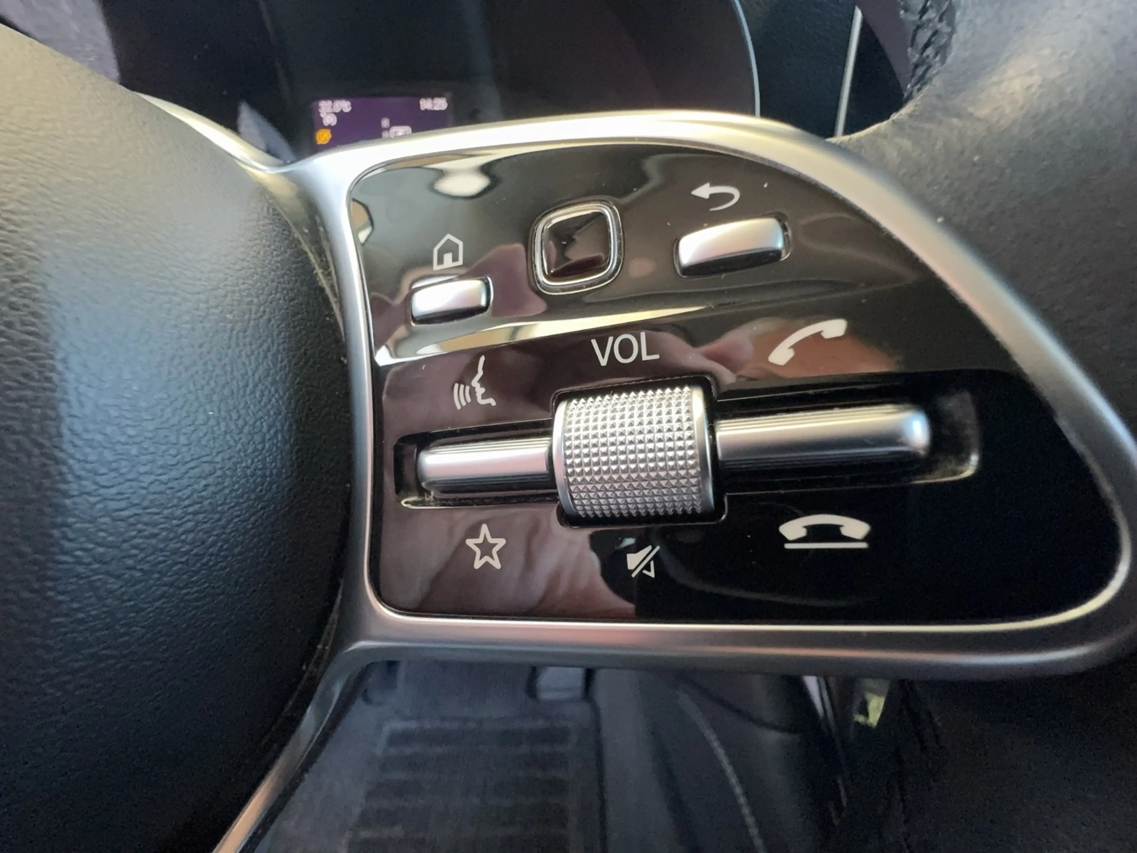 Mercedes-Benz GLC 200 d 4MATIC RKam Klima Shz eHeck — photo 13