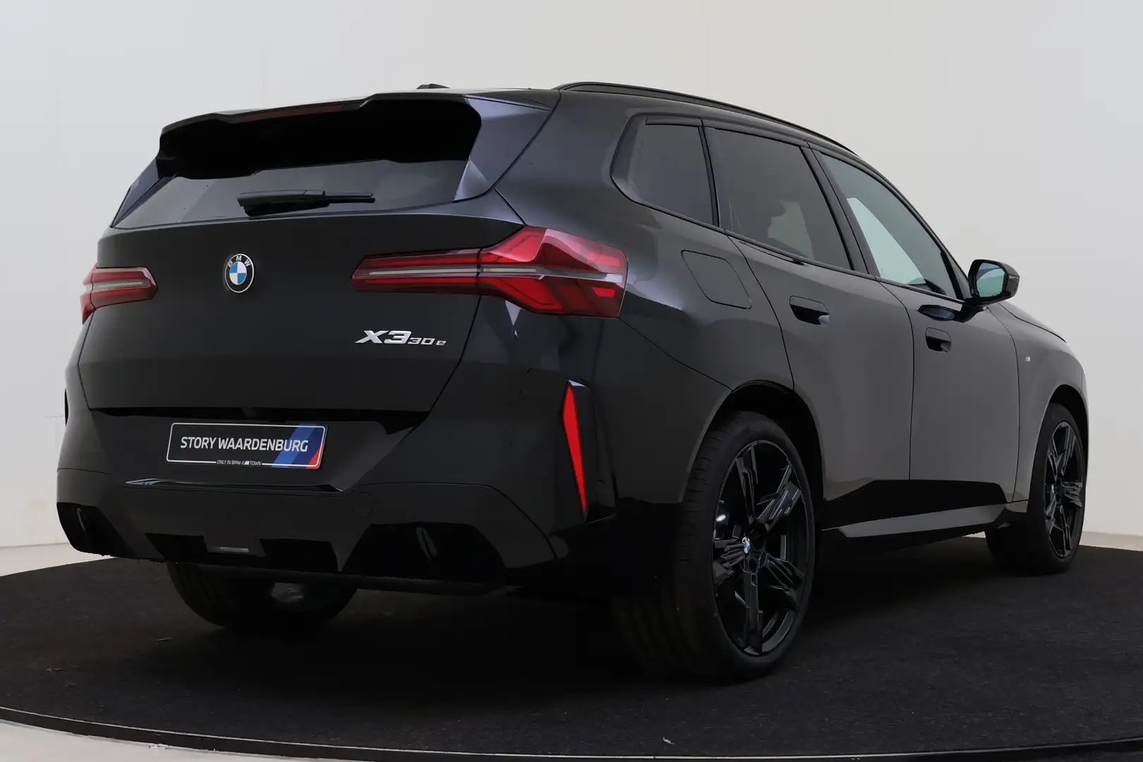 BMW X3 30e xDrive High Executive M Sport Automaat / Panor Zwart - 2