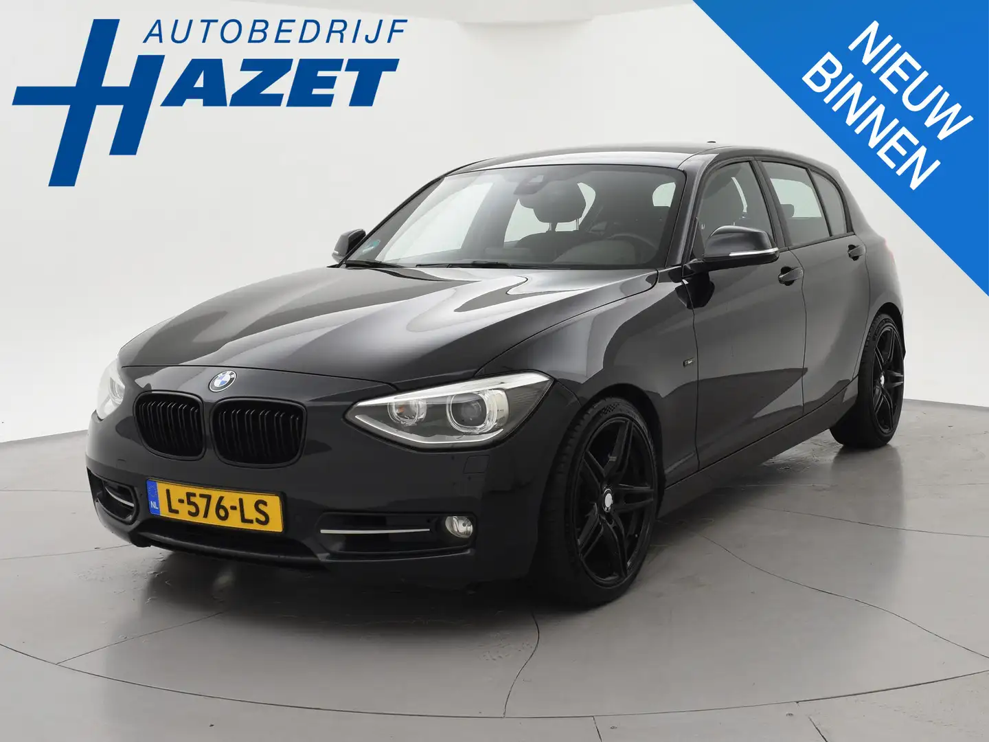 BMW 118 1-serie 118i 5-DEURS 170 PK AUT. SPORT + 18 INCH | Zwart - 1
