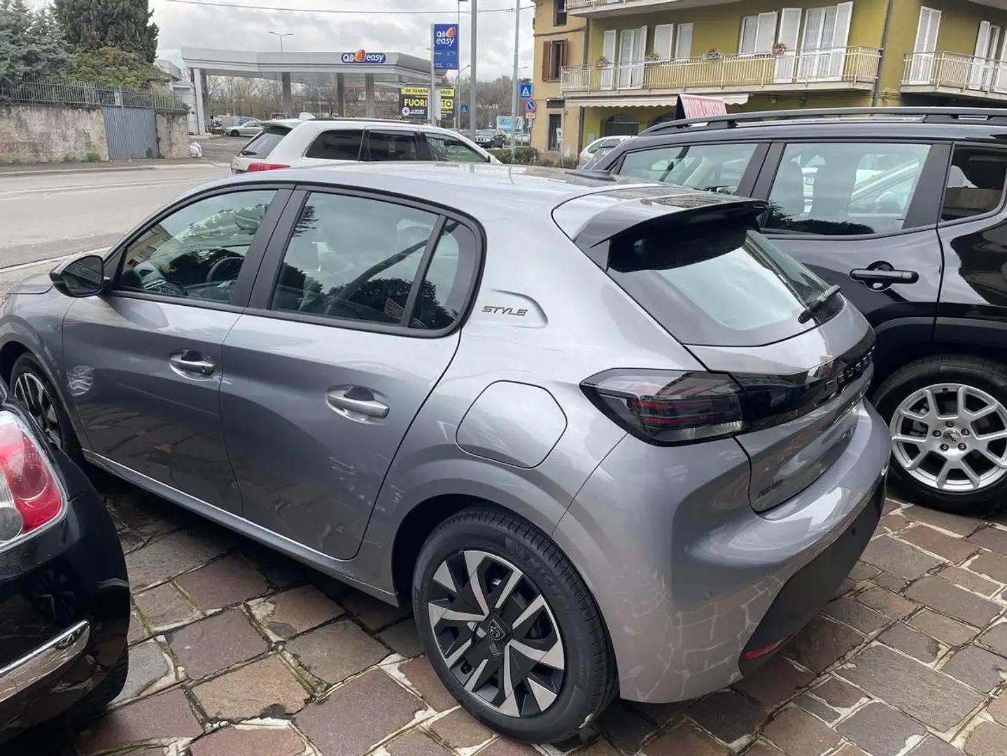 Peugeot 208 1.2 puretech STYLE NEW 2025  SUPER PROMO Gris - 2