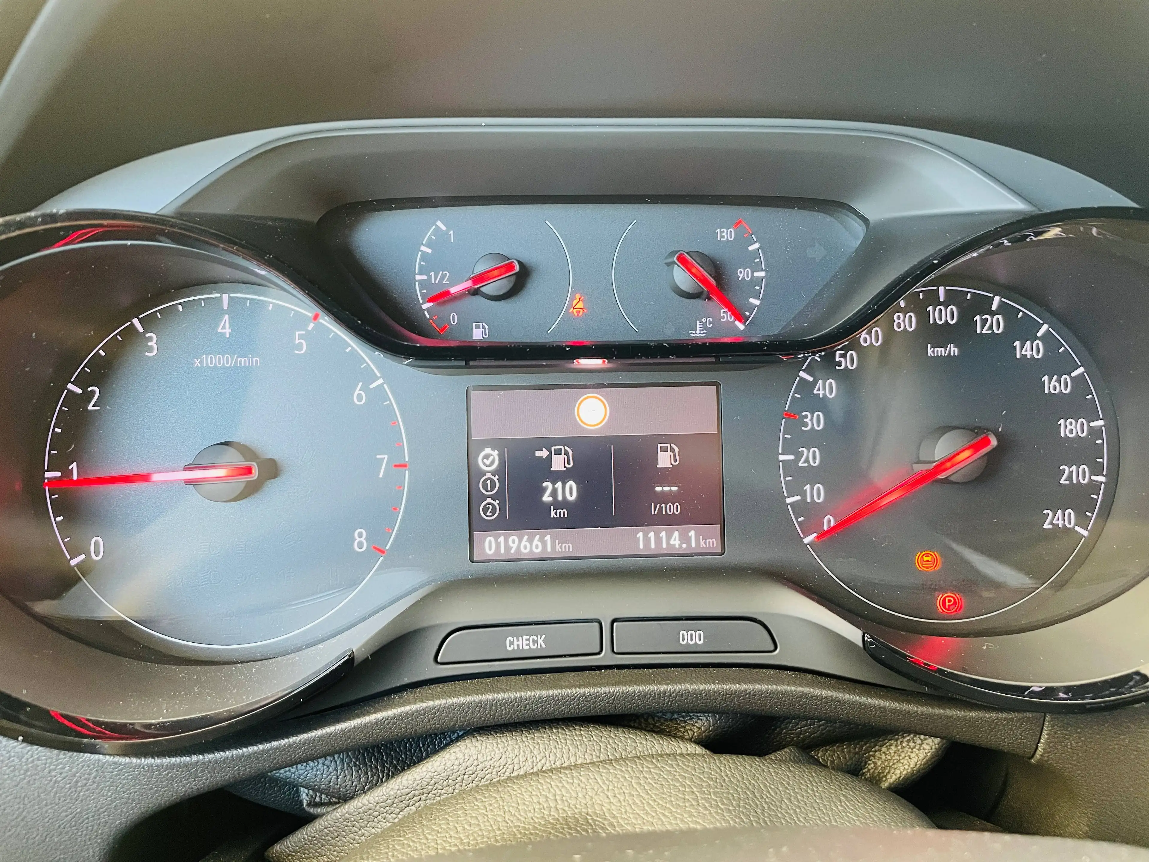 Opel Crossland X GS Line — photo 13