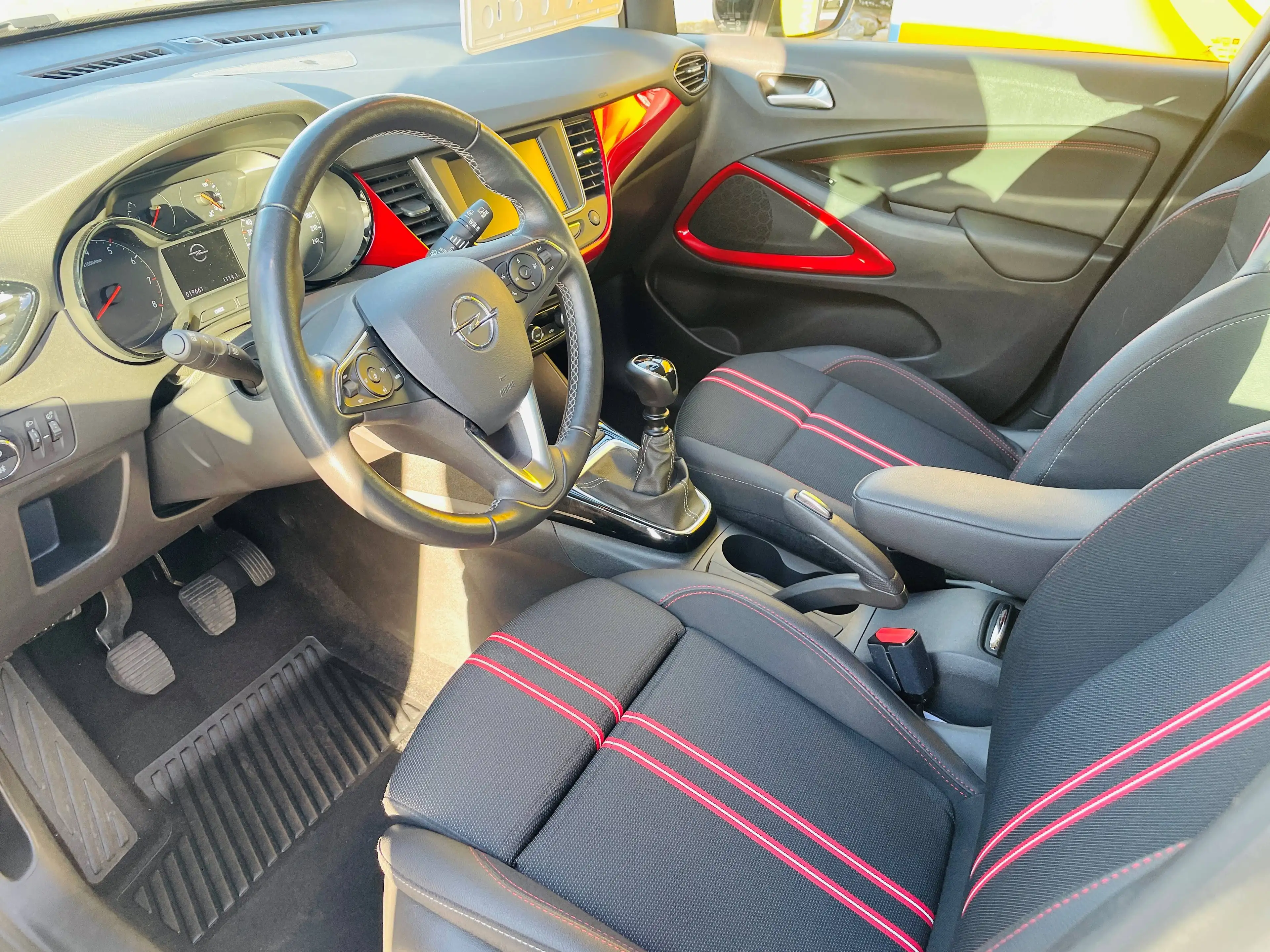 Opel Crossland X GS Line — photo 4