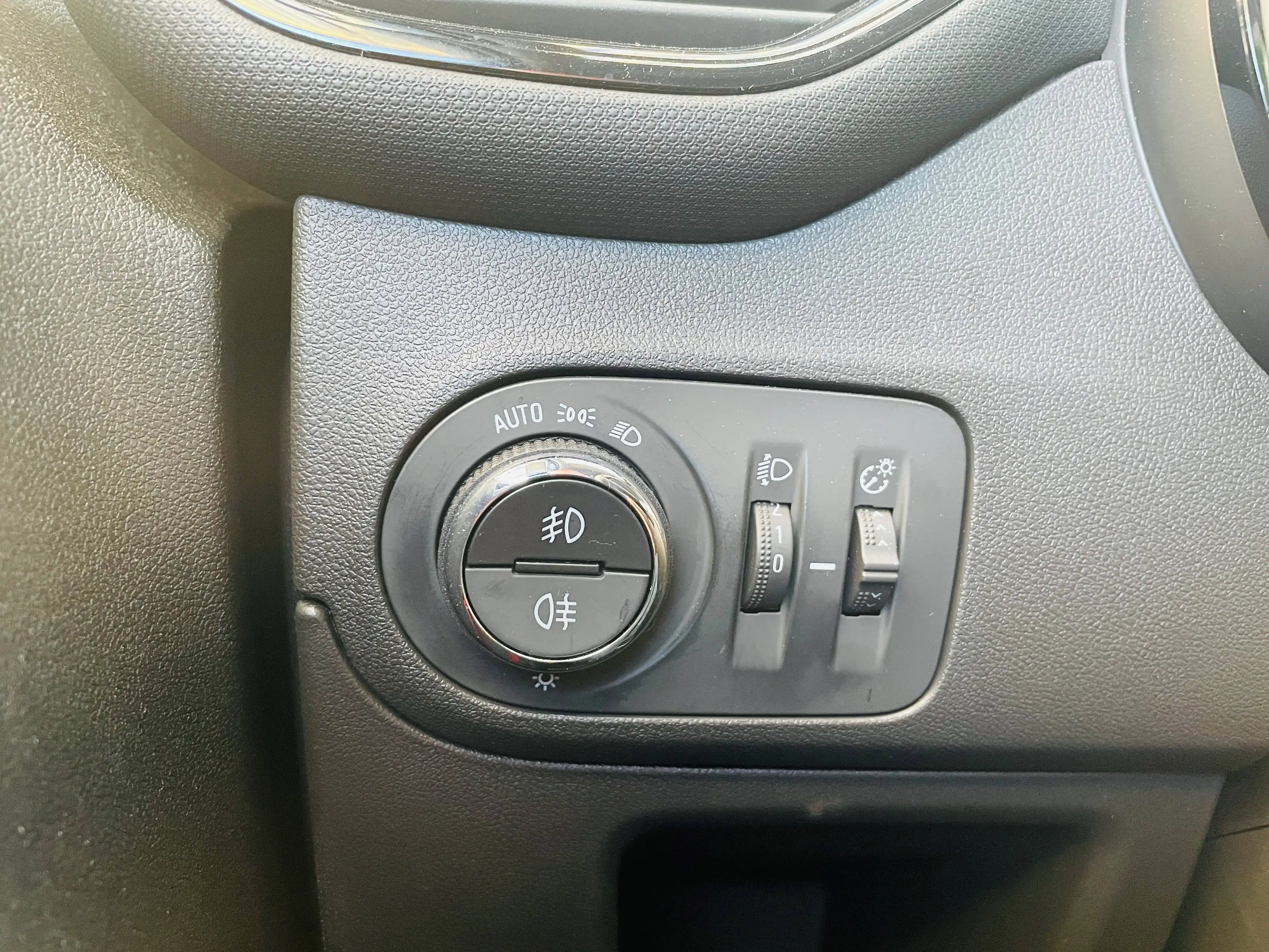 Opel Crossland X GS Line — photo 10