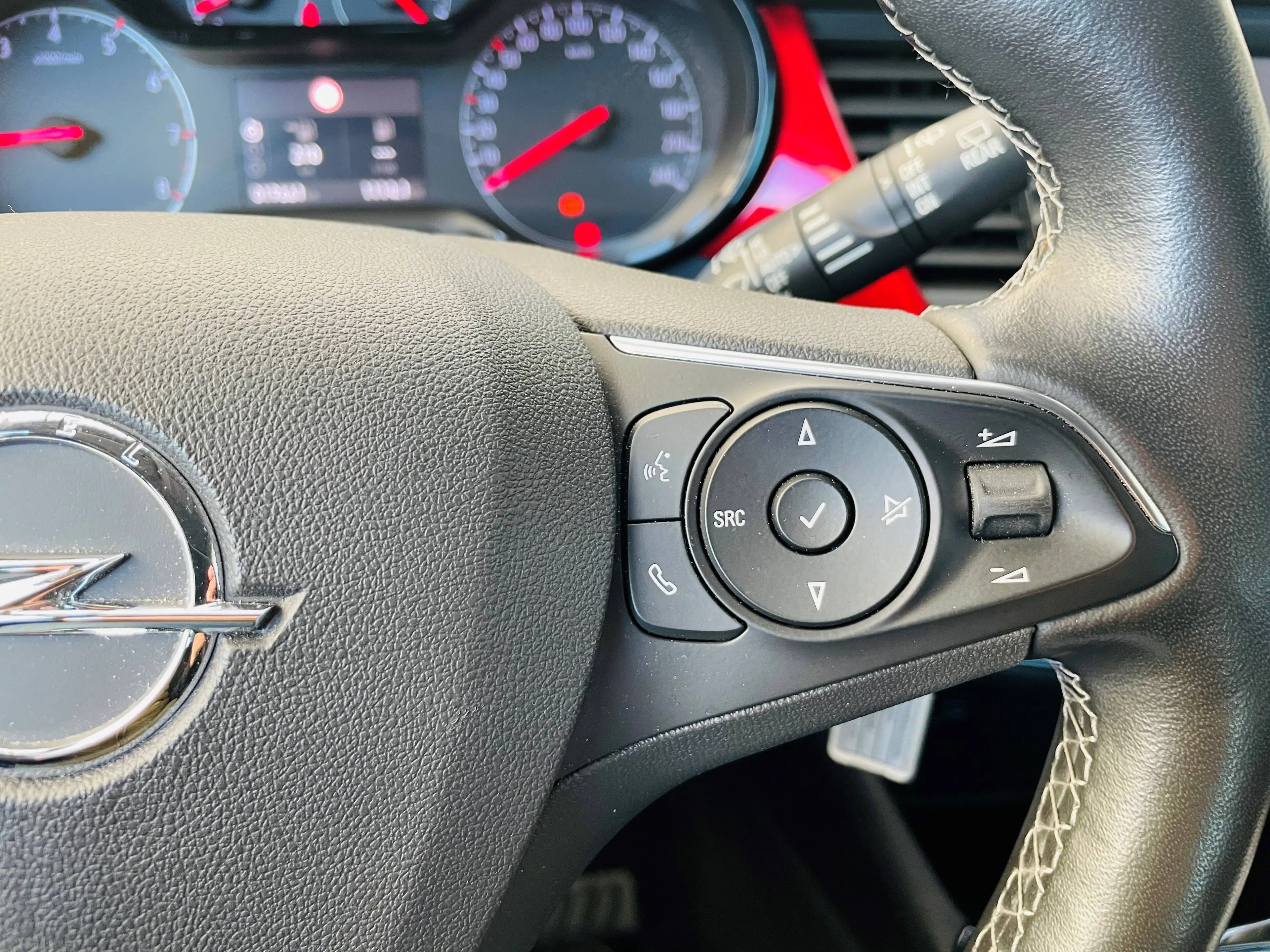 Opel Crossland X GS Line — photo 12