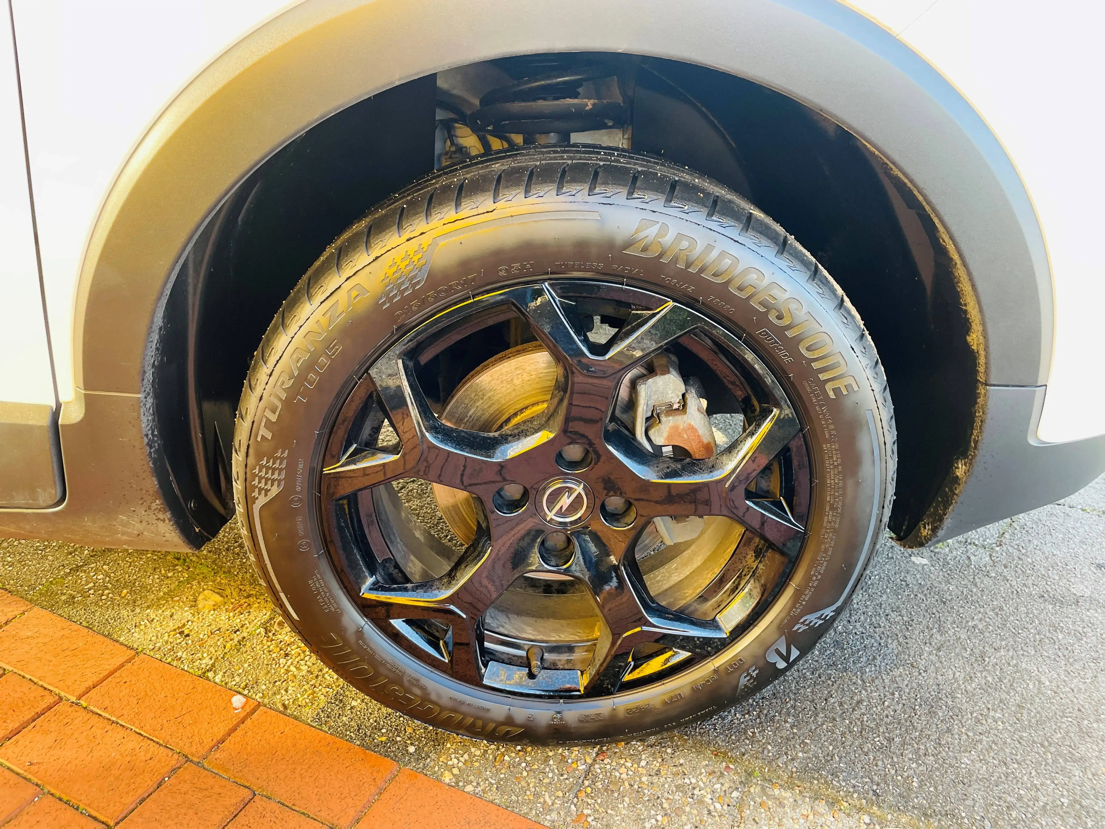 Opel Crossland X GS Line — photo 8