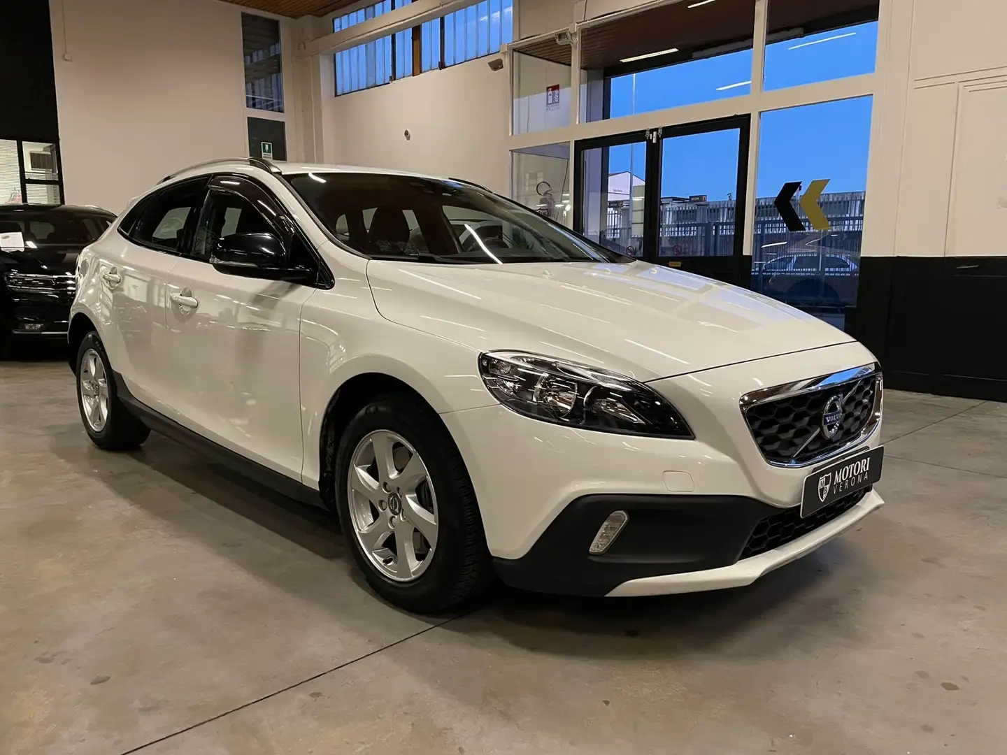 Volvo V40 Cross Country 2.0 d3 Business - geartronic my15-unico prop- Blanco - 2
