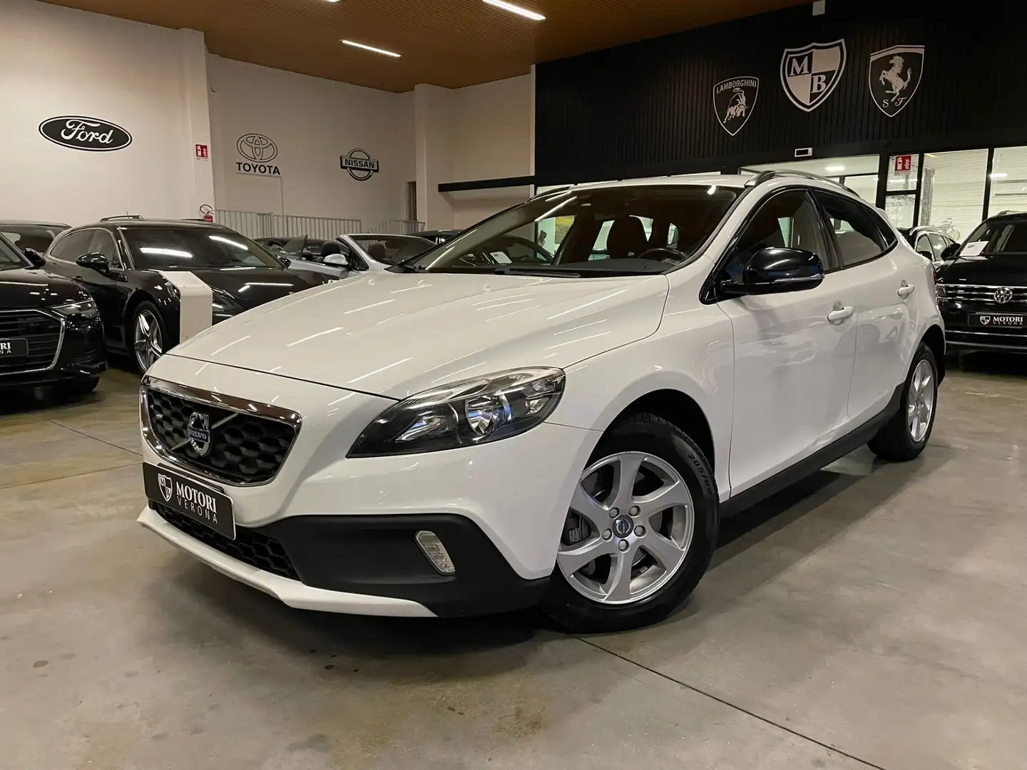 Volvo V40 Cross Country 2.0 d3 Business - geartronic my15-unico prop- Blanc - 1