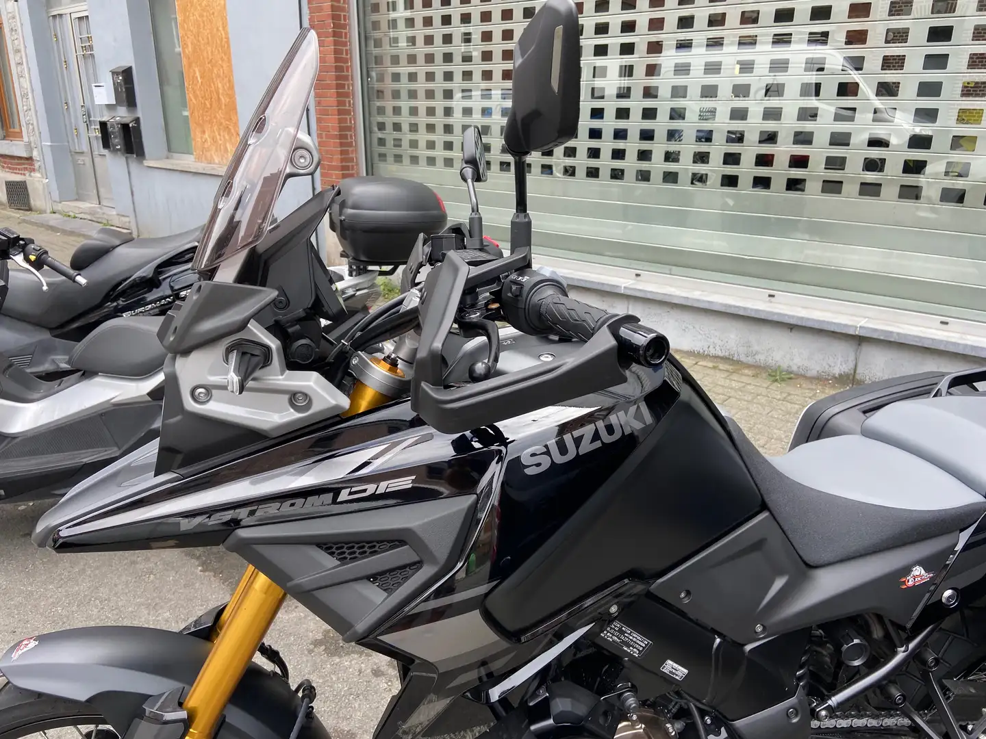 Suzuki V-Strom 1050DE Czarny - 1