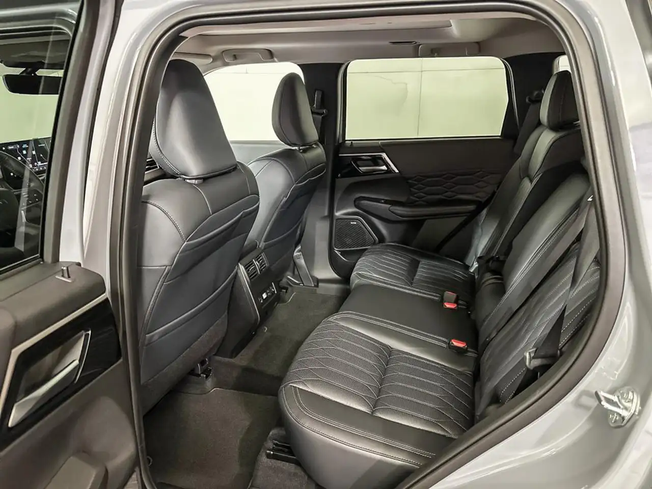Mitsubishi Outlander снимка Mitsubishi Outlander