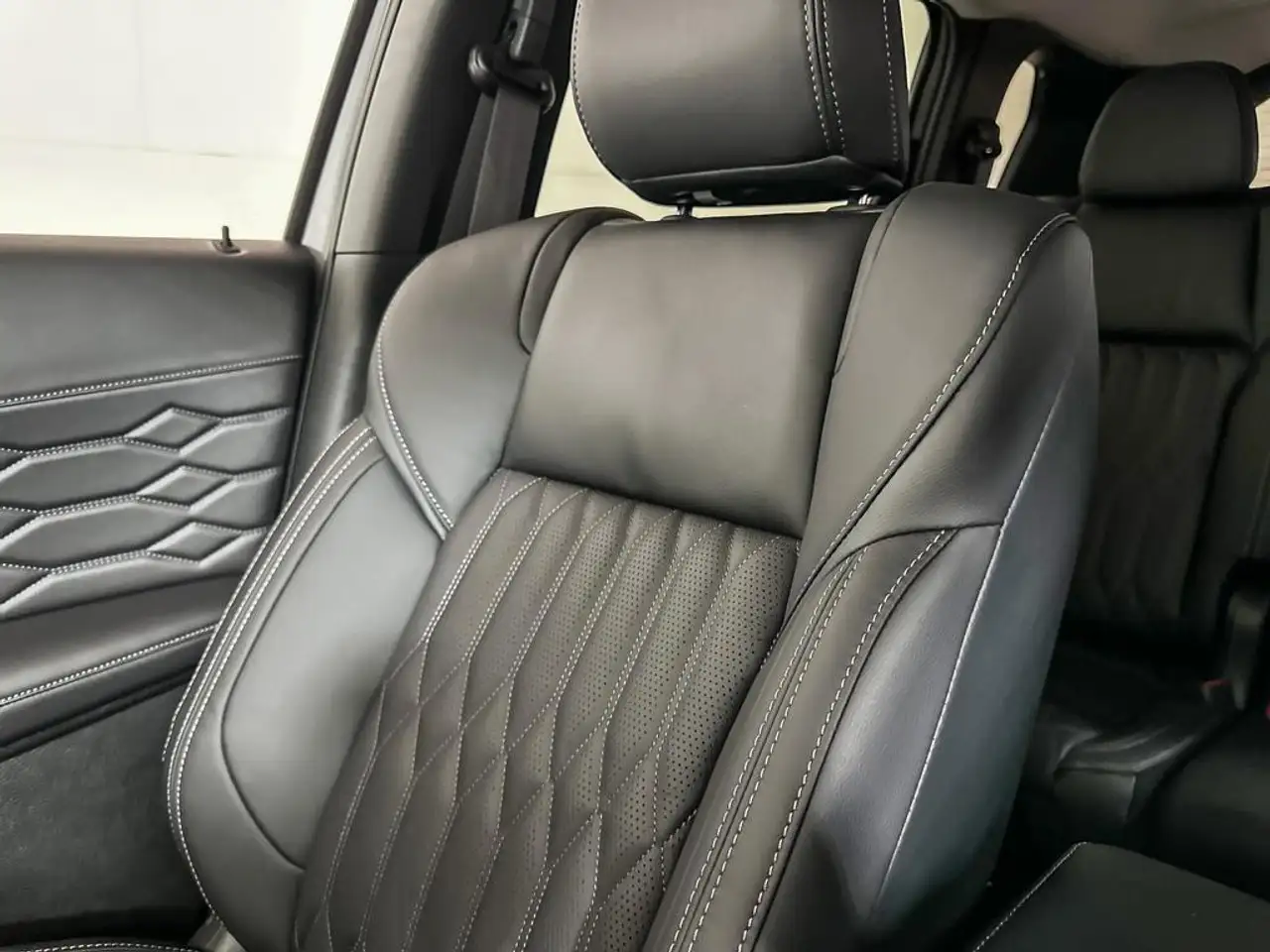 Mitsubishi Outlander снимка Mitsubishi Outlander