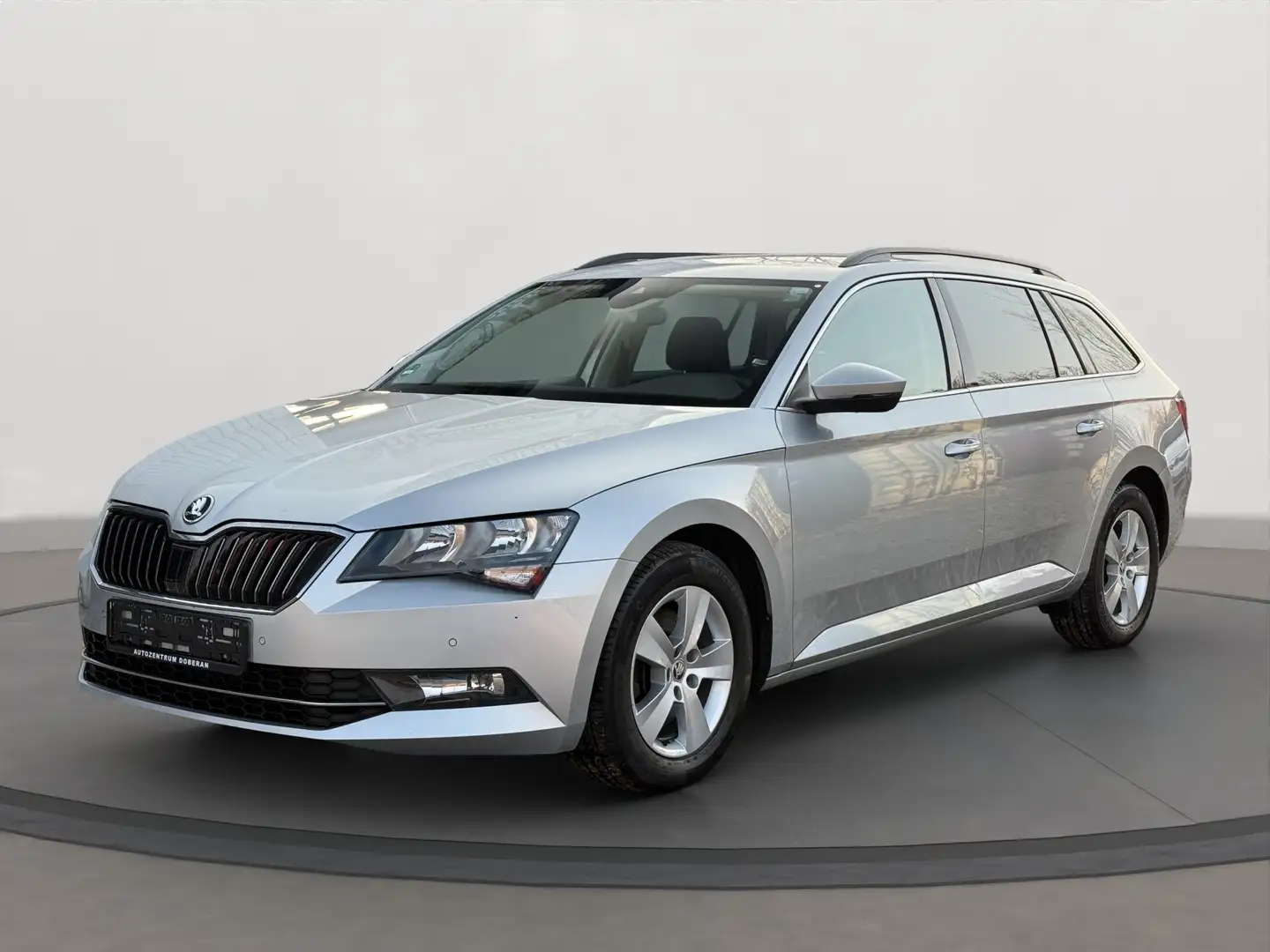 Skoda Superb Ambition Combi ACC Navi Sitzheizung MwSt 1.Hand Silber - 1