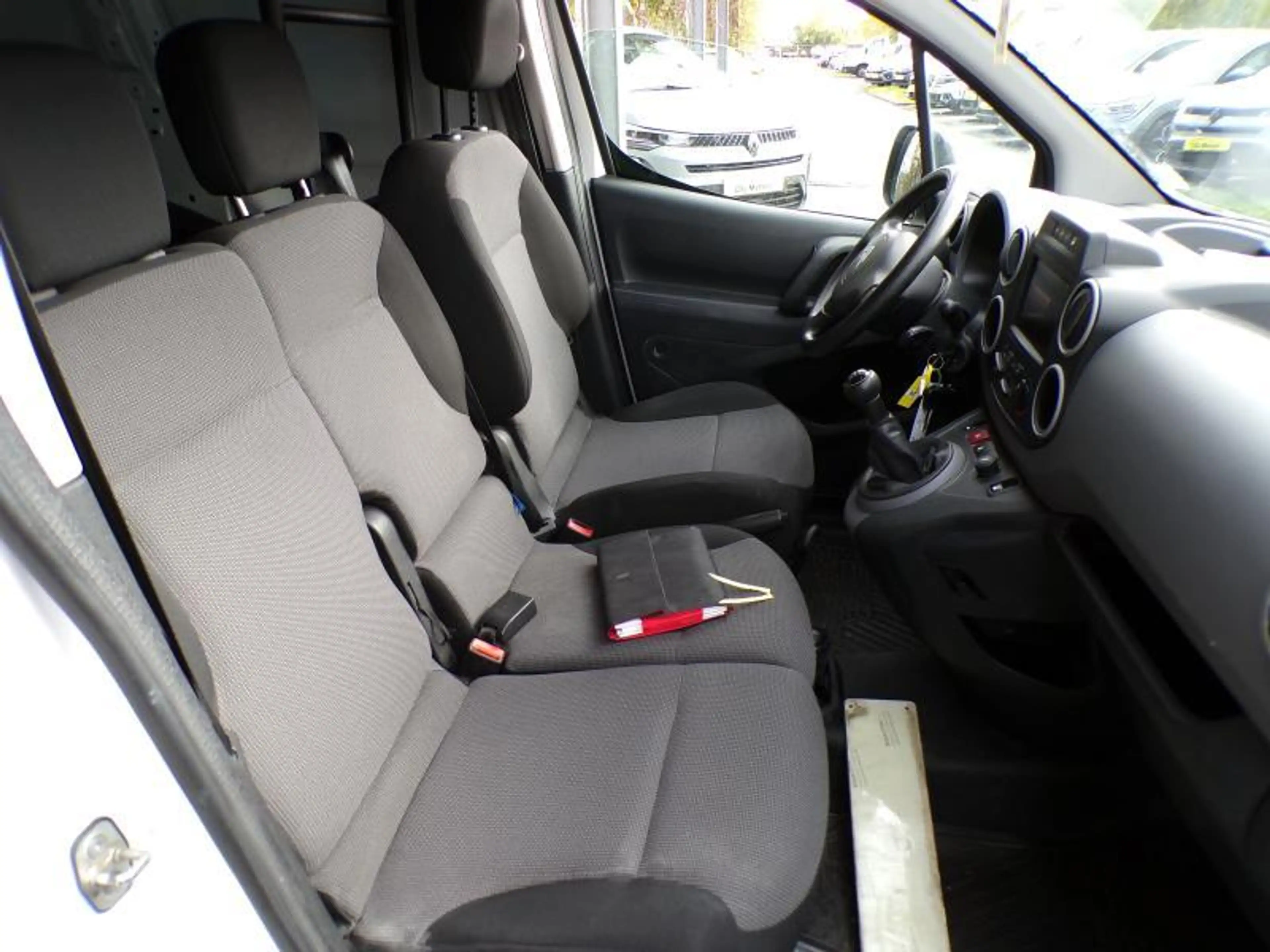 Citroen Berlingo 1.6 99cv 3 places Blanc 11/18 66898km Airco GPS — photo 8