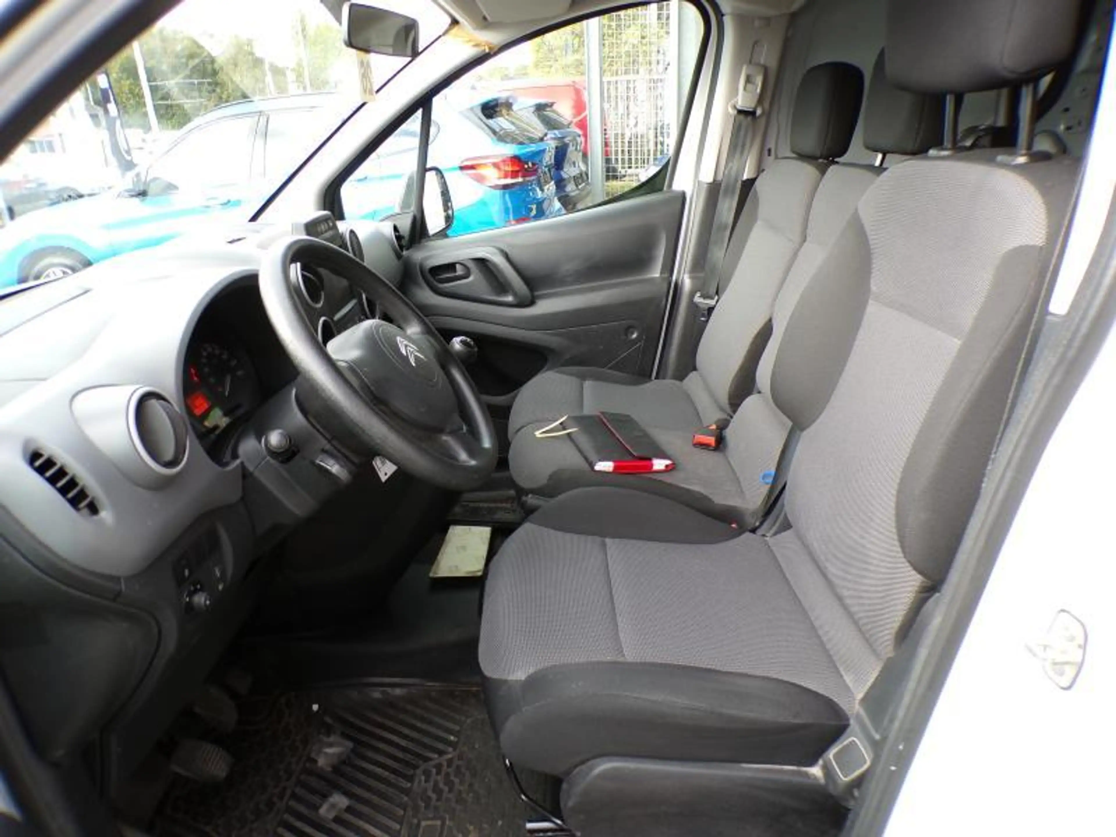 Citroen Berlingo 1.6 99cv 3 places Blanc 11/18 66898km Airco GPS — photo 7