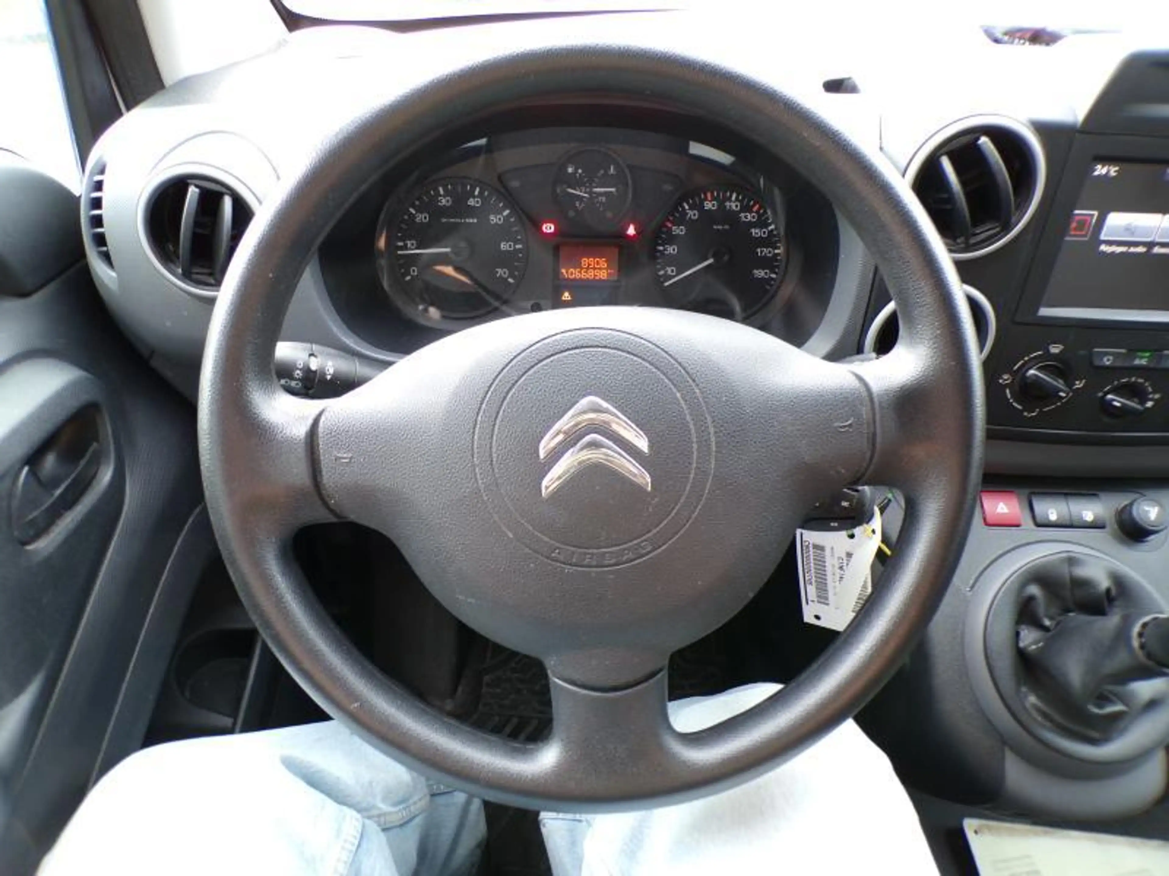 Citroen Berlingo 1.6 99cv 3 places Blanc 11/18 66898km Airco GPS — photo 11