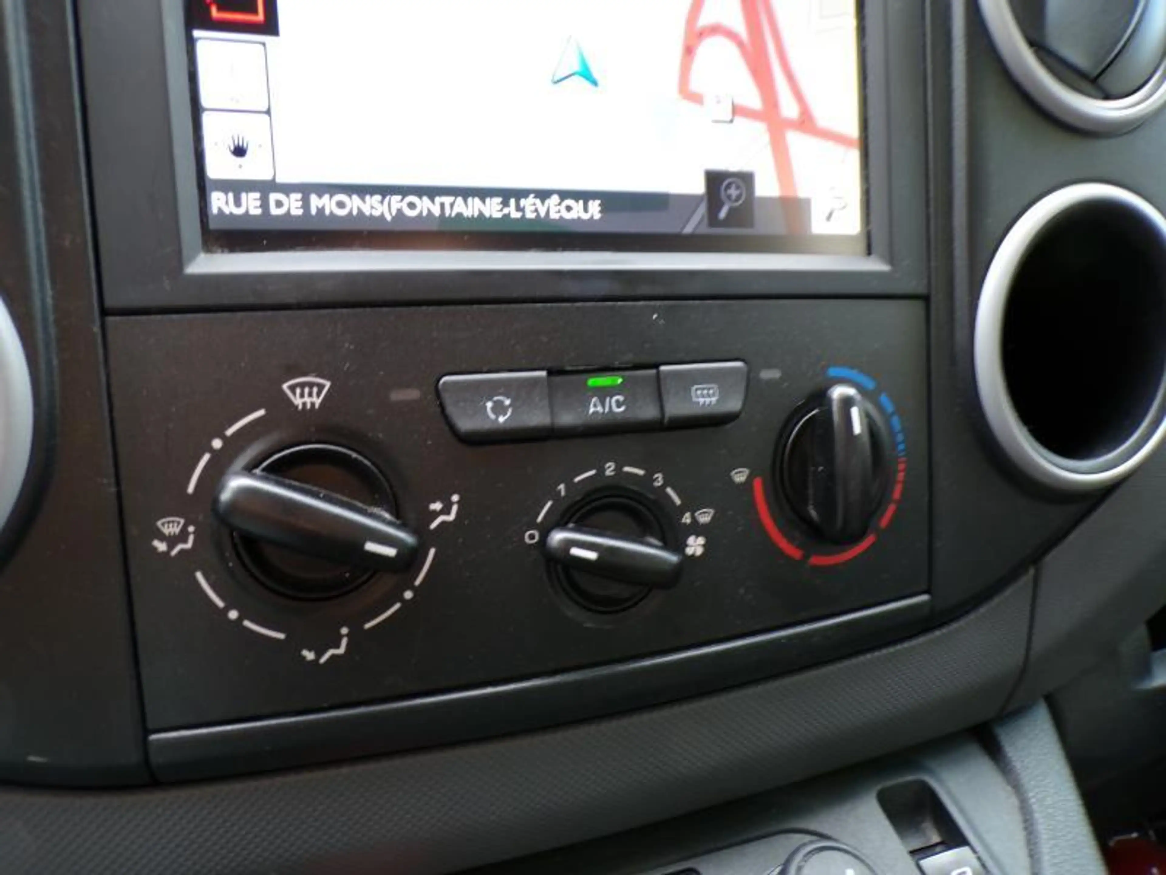 Citroen Berlingo 1.6 99cv 3 places Blanc 11/18 66898km Airco GPS — photo 15