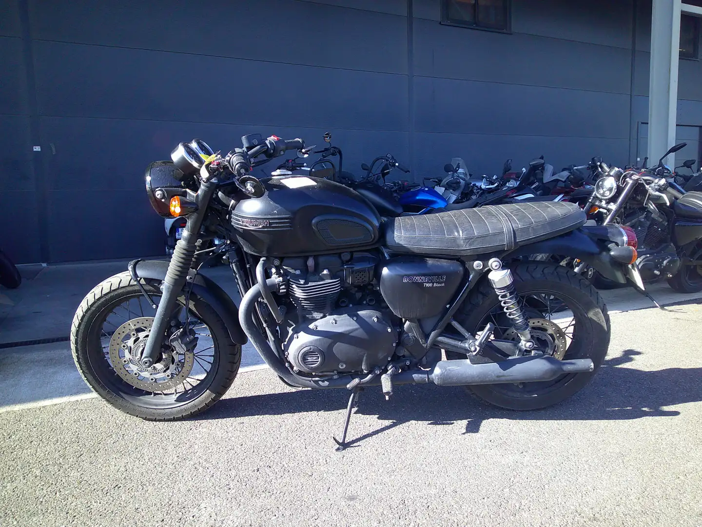 Triumph Bonneville T100 - 1