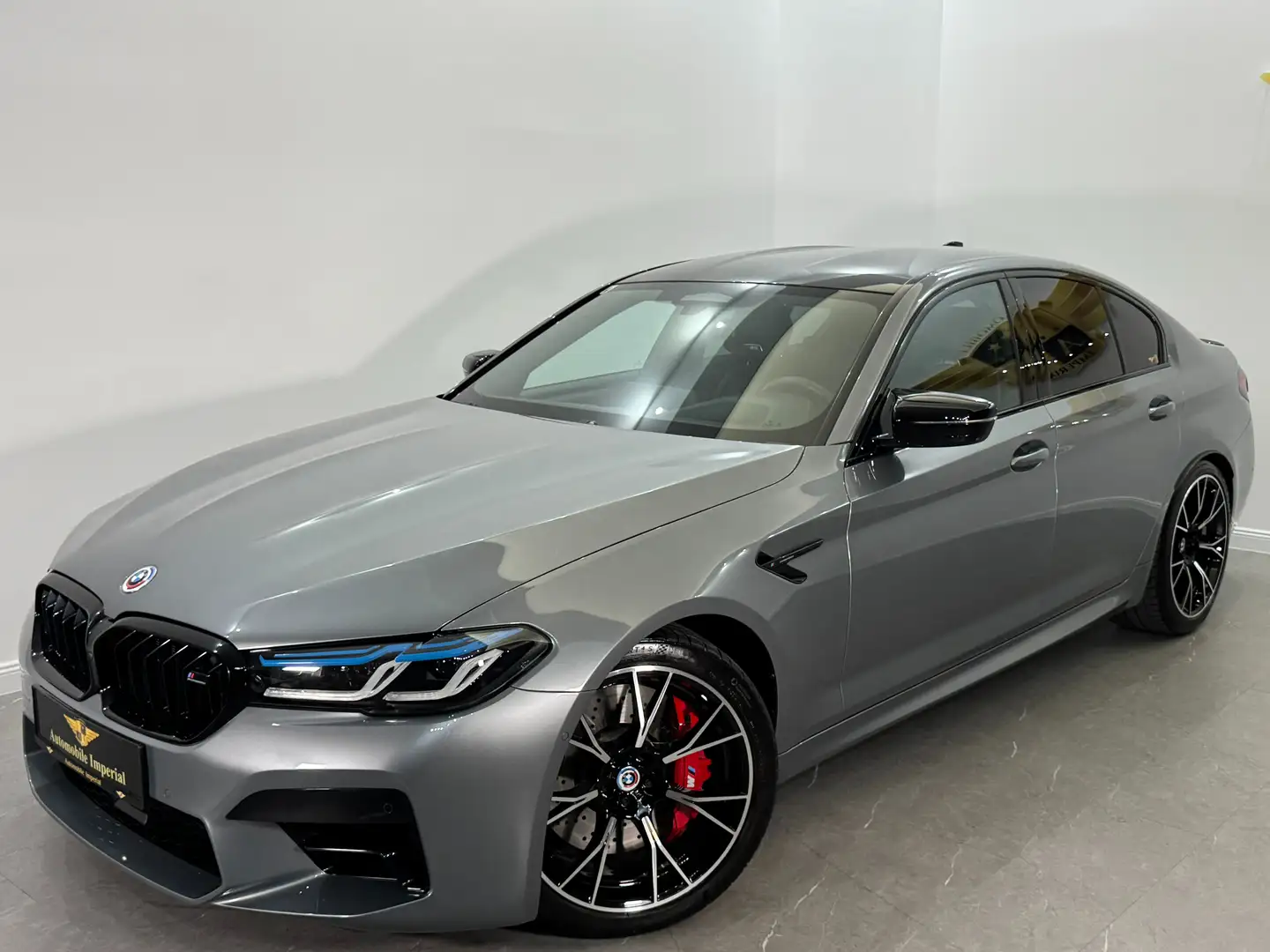 BMW M5 Competition // MEGAVOLL // CAREPAKET // 1.BESITZ / Grau - 2