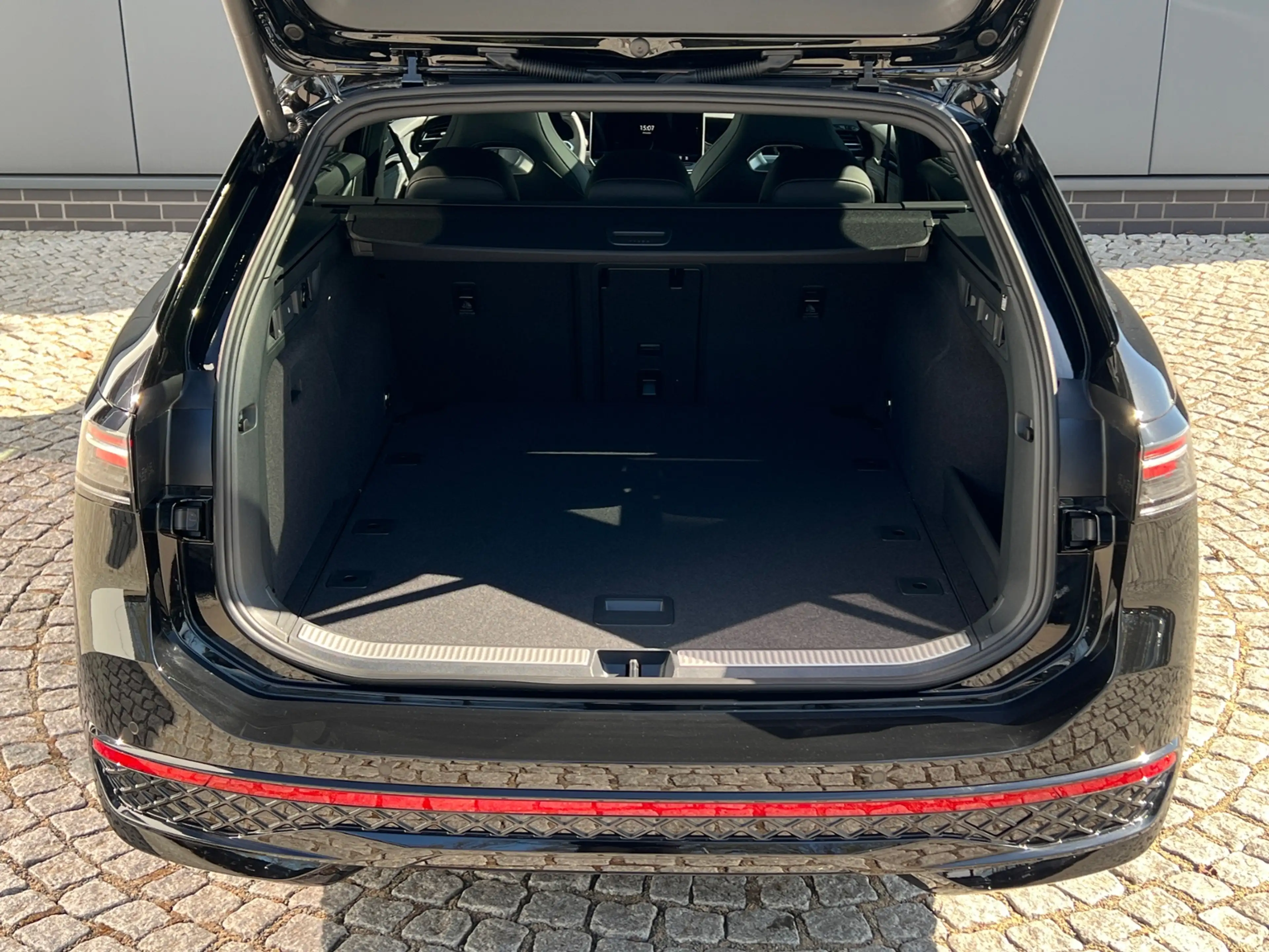 Volkswagen Passat Variant R-Line 2.0 TDI DSG 4MOTION *AHK, Pano, 19" LM* — photo 6