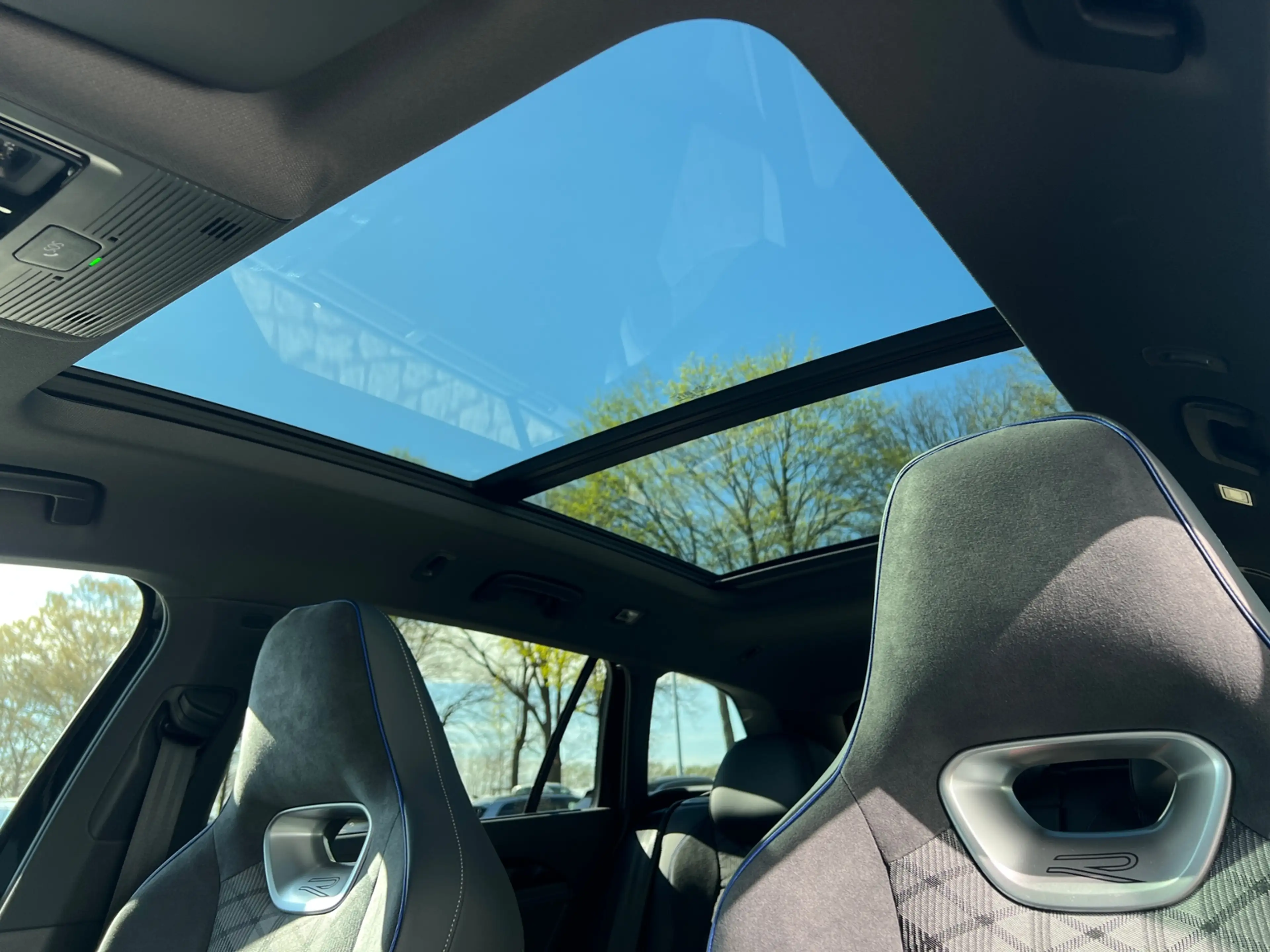 Volkswagen Passat Variant R-Line 2.0 TDI DSG 4MOTION *AHK, Pano, 19" LM* — photo 13