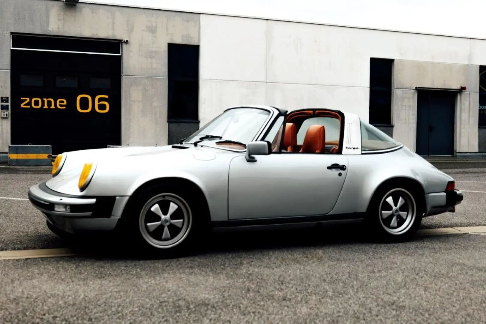 Porsche 911 Targa 180 Gri - 2