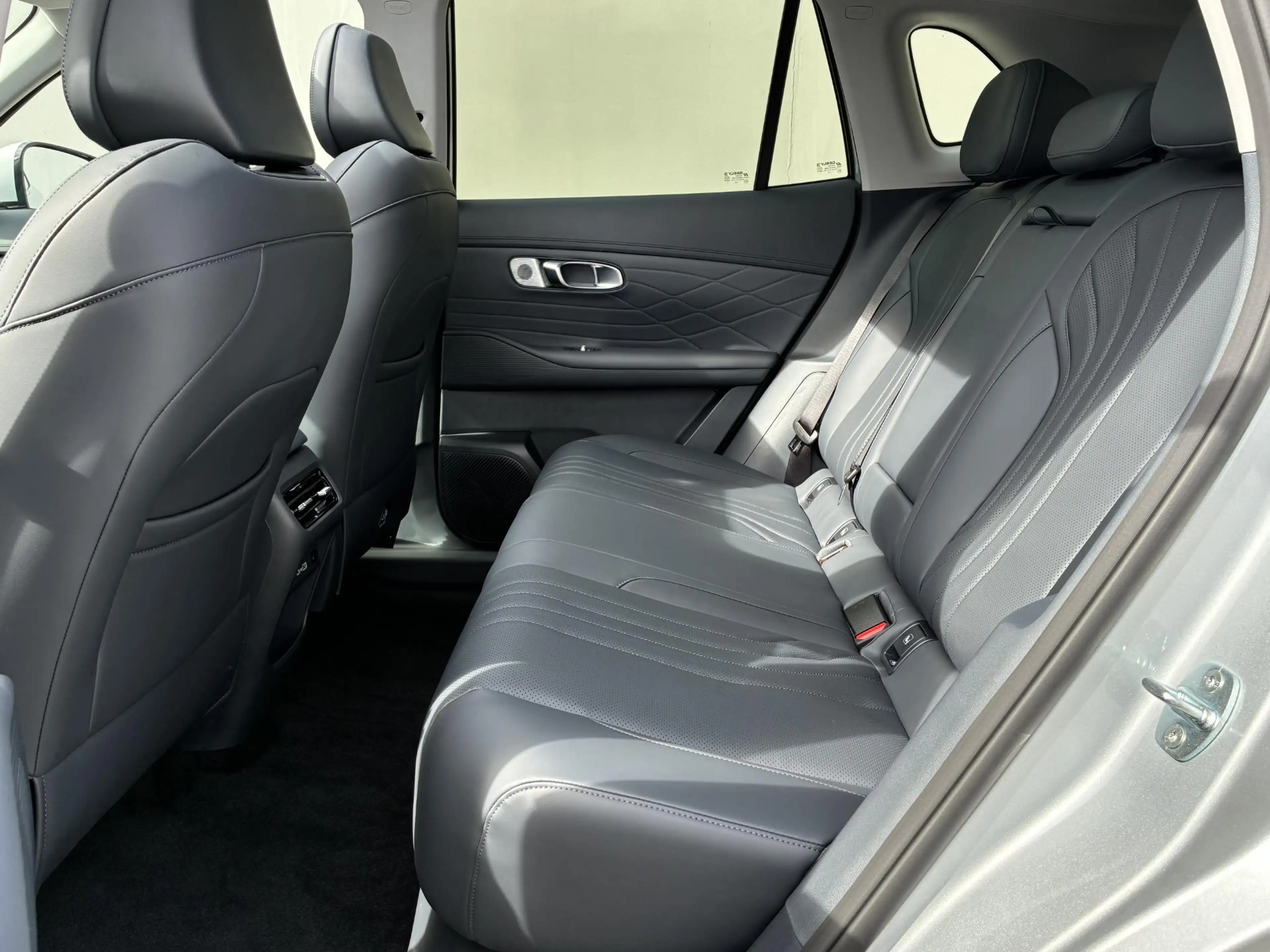 Geely Starray EM-i 1.5 Max+ / 29,8 kWh / 136KM WLTP / max 1055KM Acti — photo 7