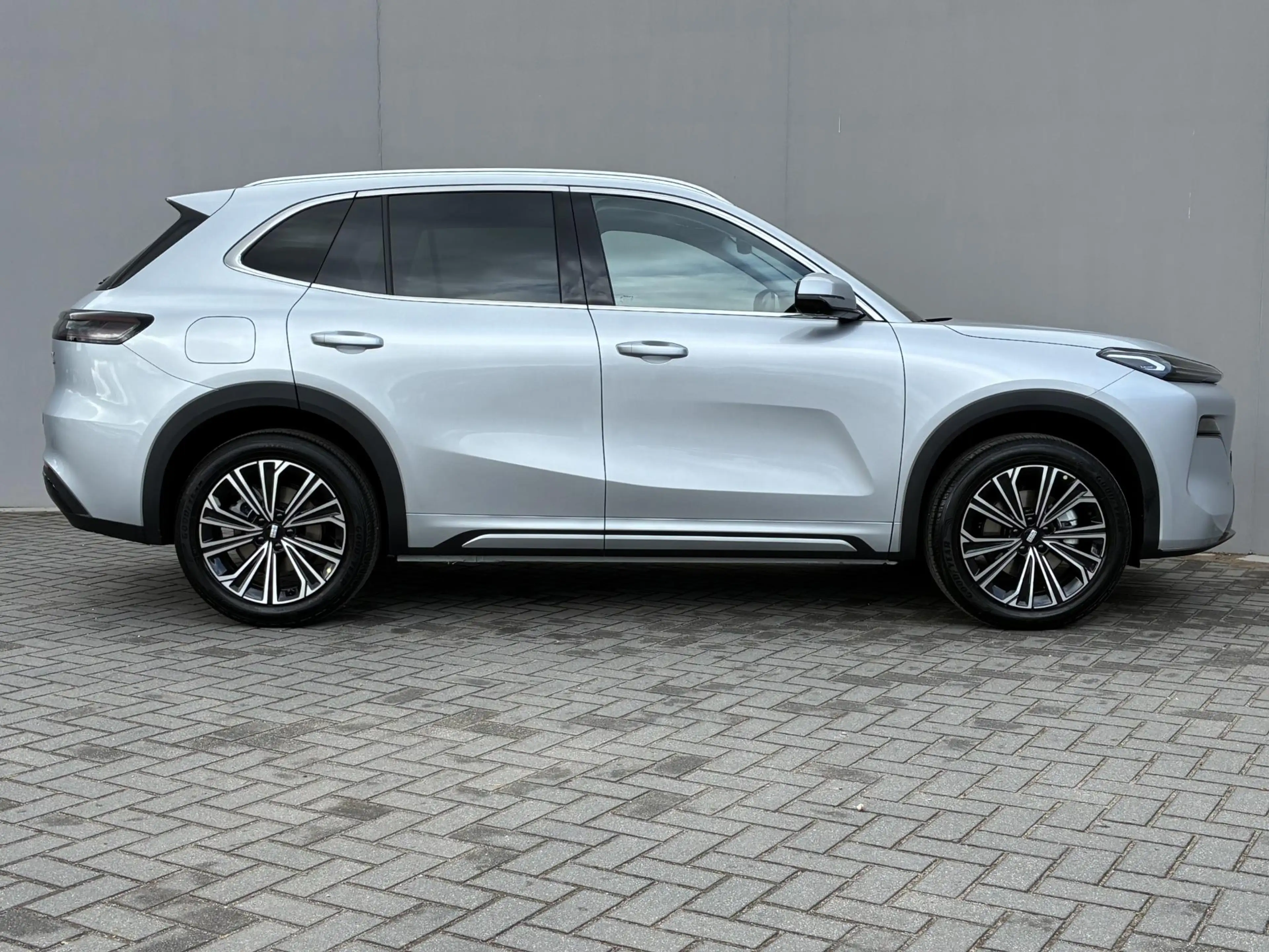 Geely Starray EM-i 1.5 Max+ / 29,8 kWh / 136KM WLTP / max 1055KM Acti — photo 16