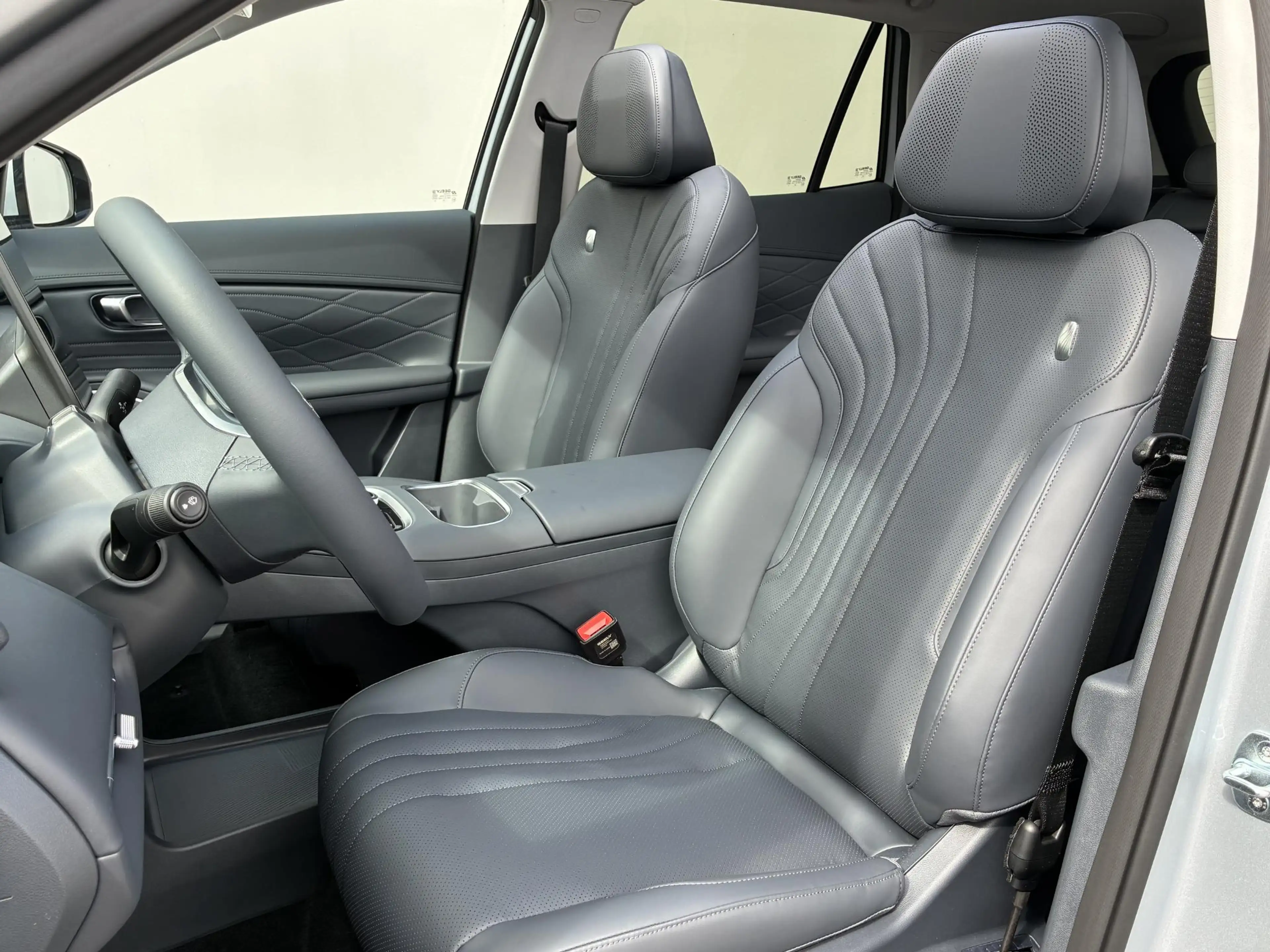 Geely Starray EM-i 1.5 Max+ / 29,8 kWh / 136KM WLTP / max 1055KM Acti — photo 20