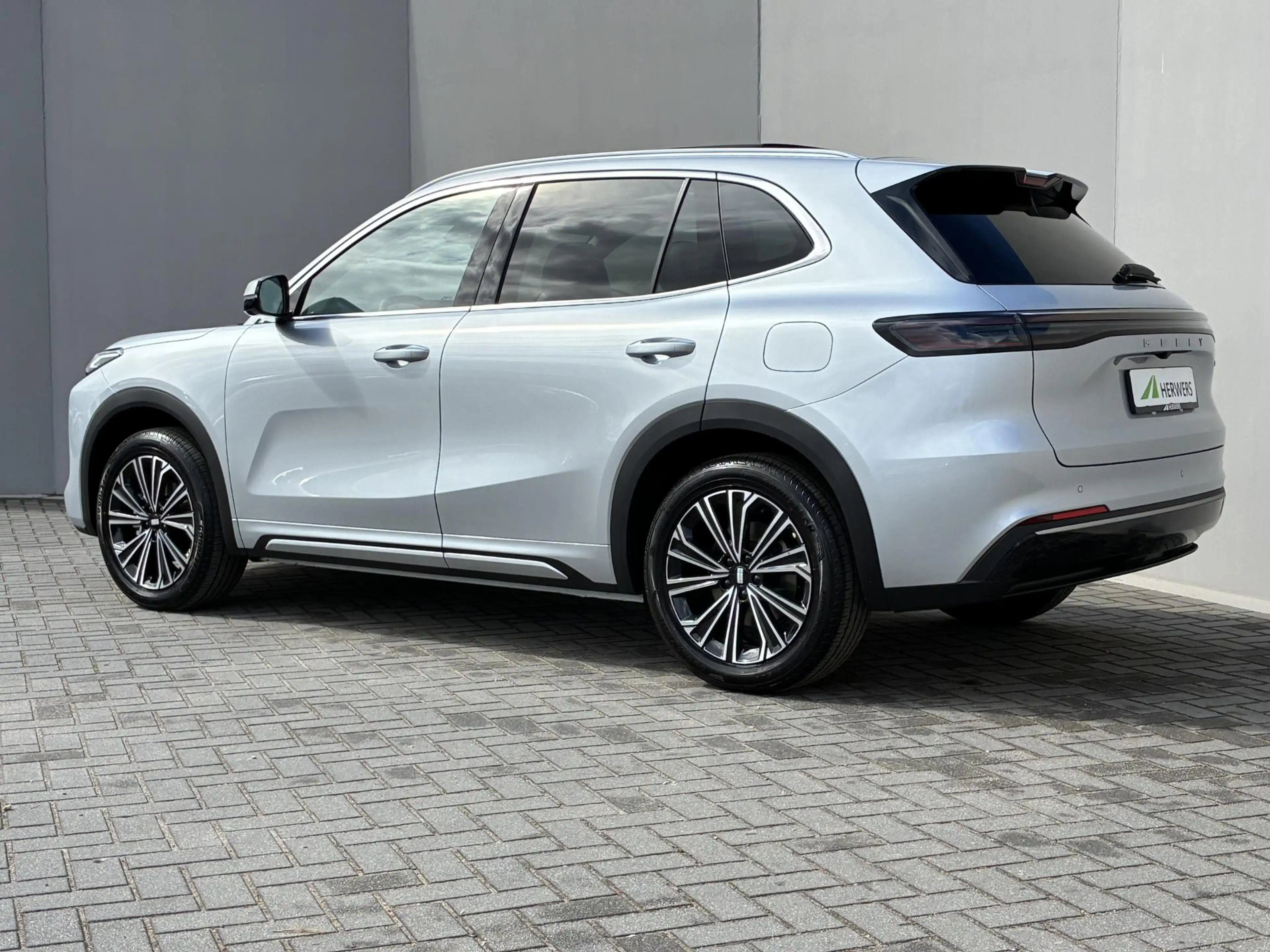 Geely Starray EM-i 1.5 Max+ / 29,8 kWh / 136KM WLTP / max 1055KM Acti — photo 15