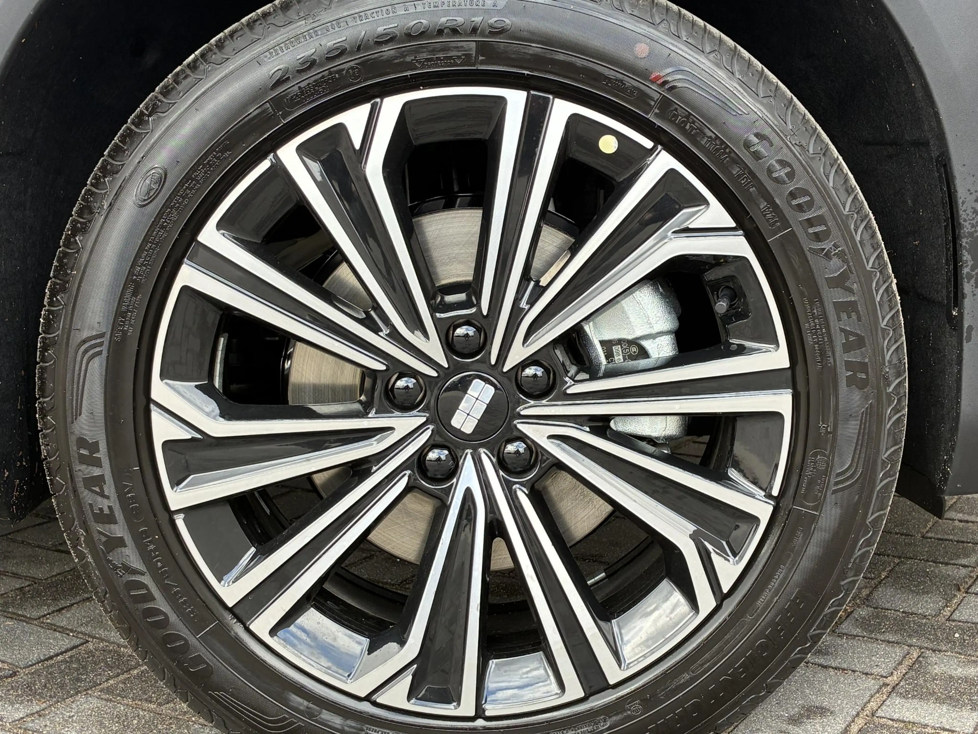 Geely Starray EM-i 1.5 Max+ / 29,8 kWh / 136KM WLTP / max 1055KM Acti — photo 24