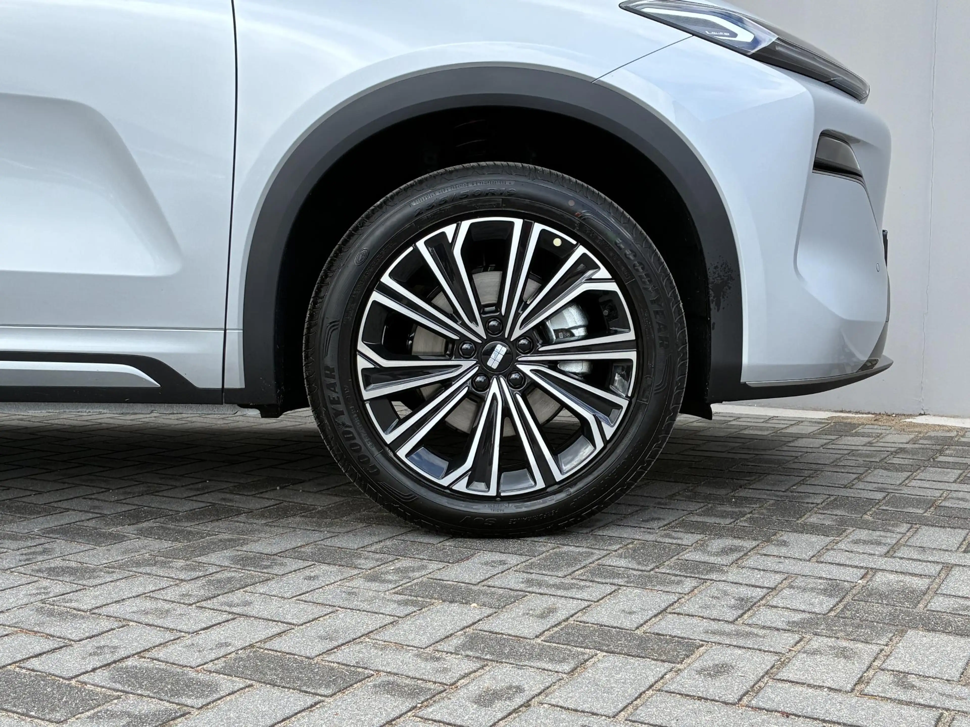 Geely Starray EM-i 1.5 Max+ / 29,8 kWh / 136KM WLTP / max 1055KM Acti — photo 14