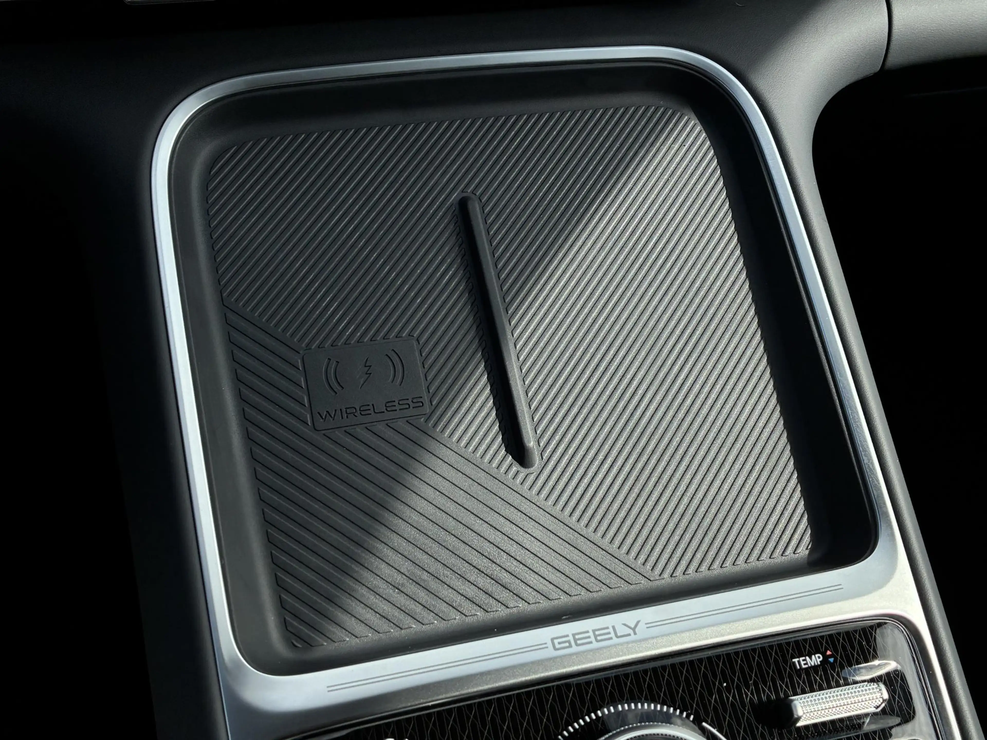Geely Starray EM-i 1.5 Max+ / 29,8 kWh / 136KM WLTP / max 1055KM Acti — photo 33