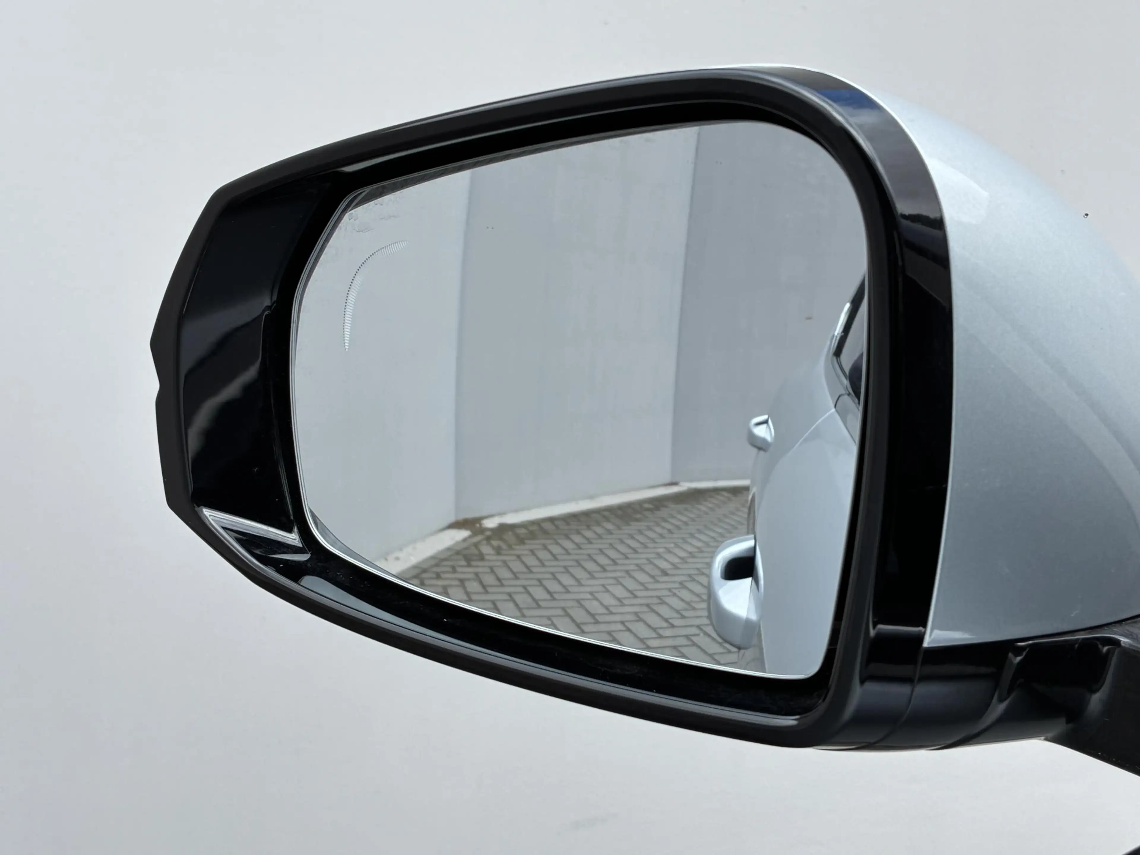 Geely Starray EM-i 1.5 Max+ / 29,8 kWh / 136KM WLTP / max 1055KM Acti — photo 25